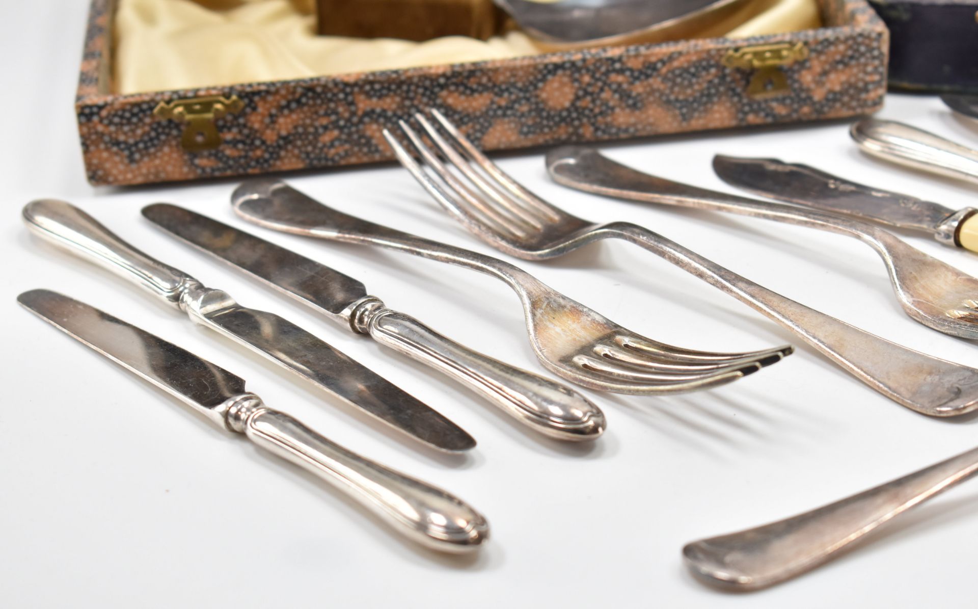 SET OF 1920S JOHN SANDERSON SILVER HANDLED CUTLERY - Image 7 of 7