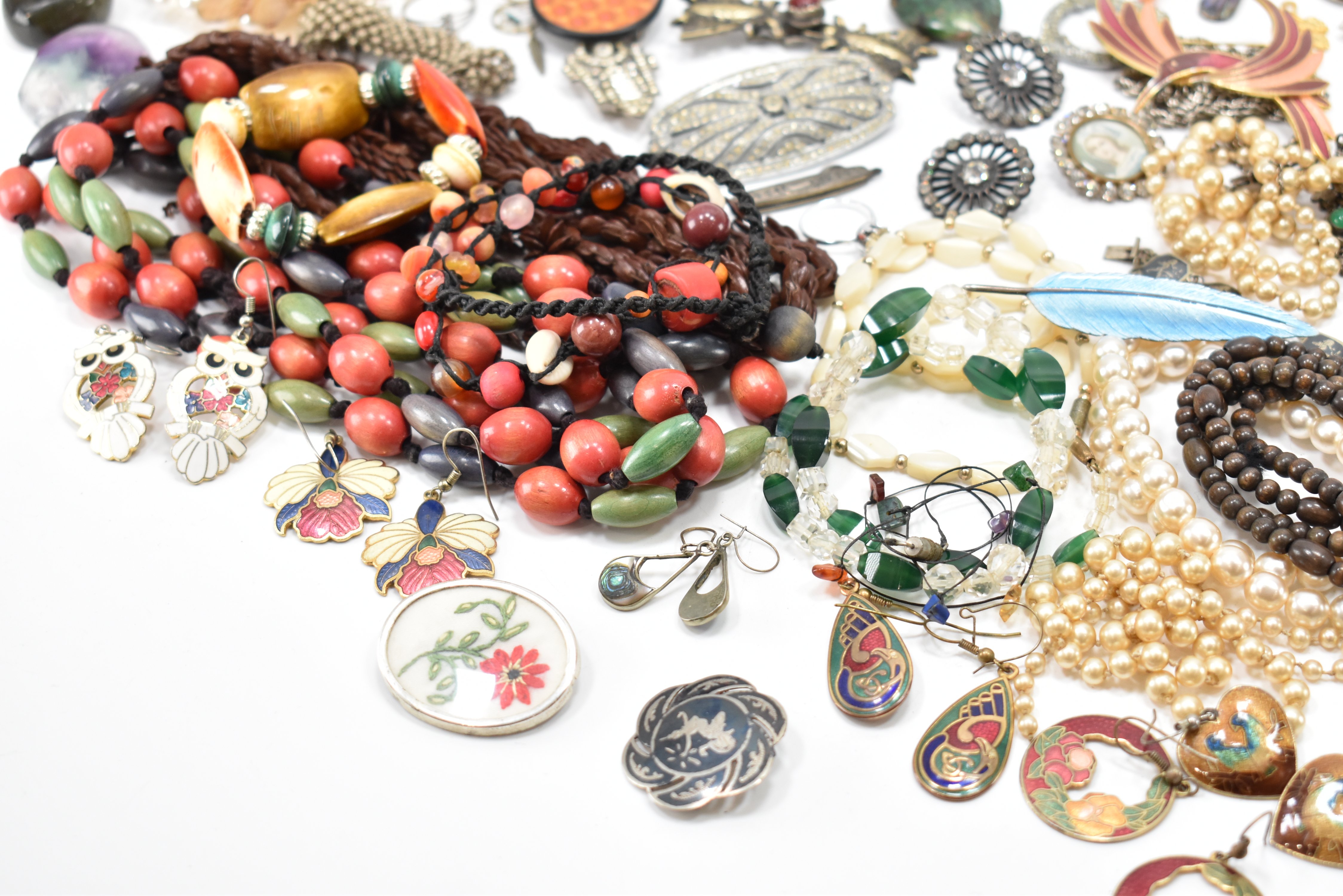 ASSORTMENT OF VINTAGE COSTUME JEWELLERY & WATCHES - Image 7 of 7