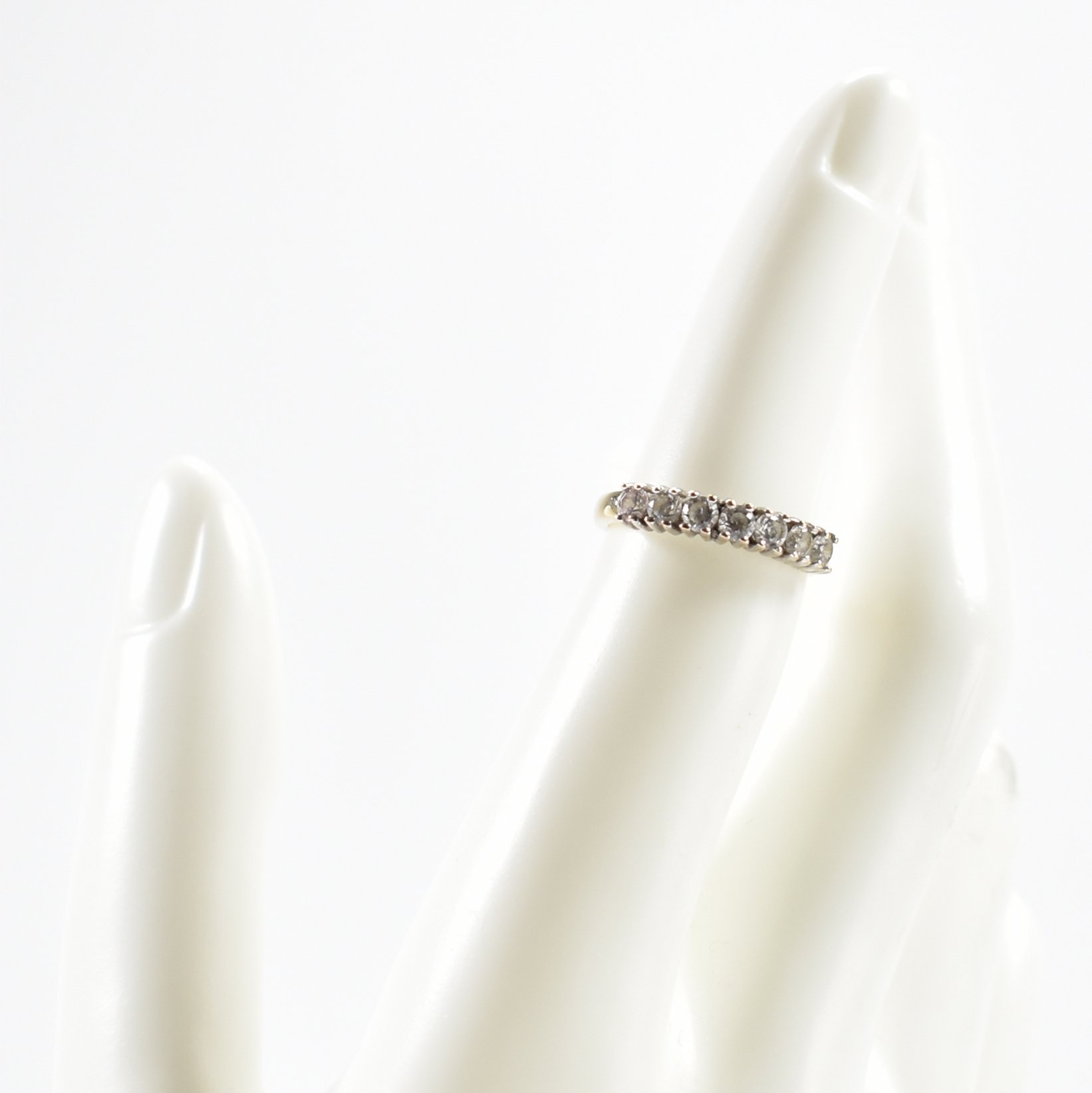 GOLD & WHITE STONE RING- MARKED 375 - Image 9 of 9