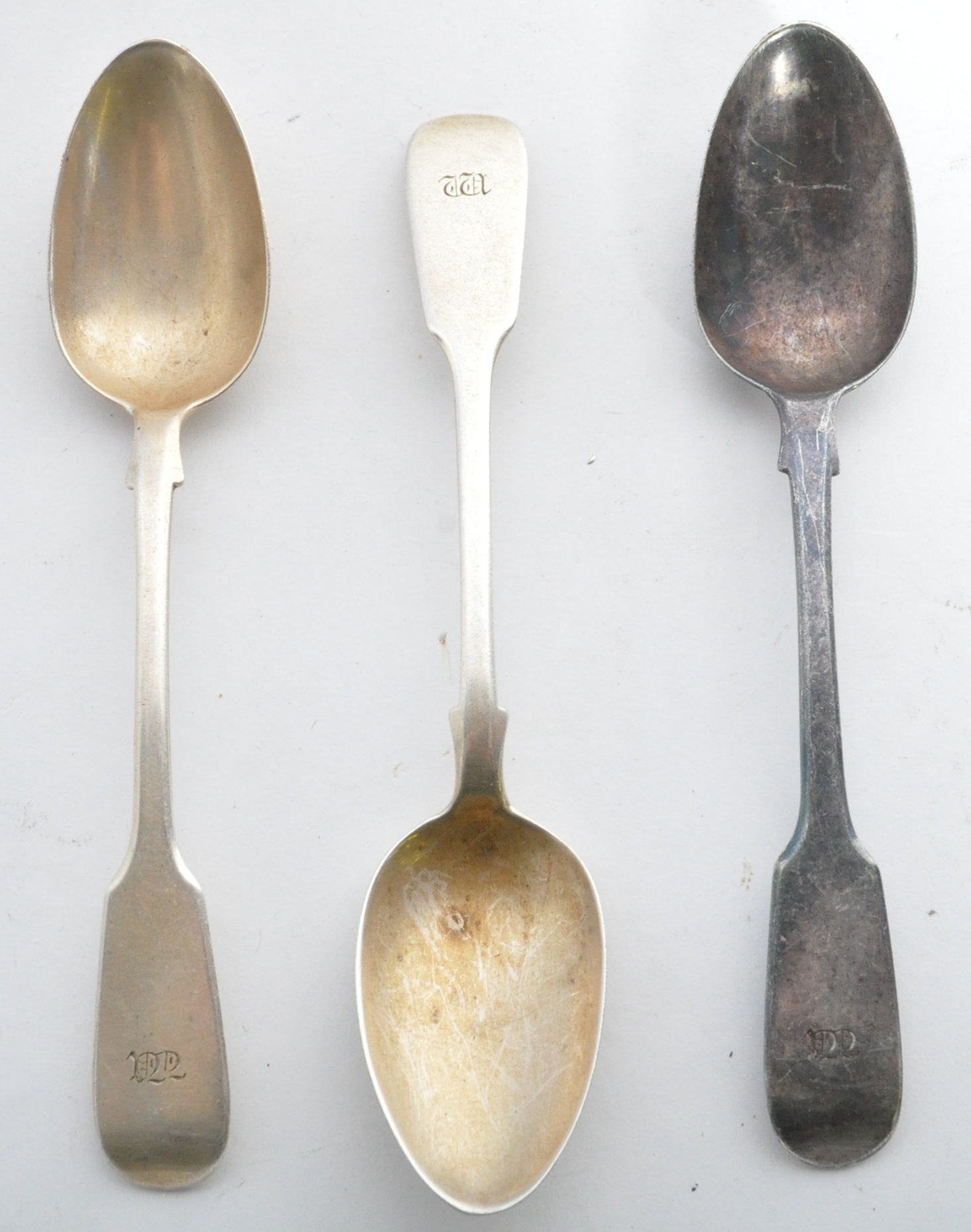 THREE VICTORIAN FIDDLE PATTERN TEASPOONS - Image 2 of 8