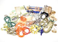 COLLECTION OF VINTAGE COSTUME JEWELLERY