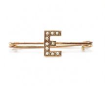 9CT GOLD & PEARL BAR BROOCH - CENTRAL E MOTIF