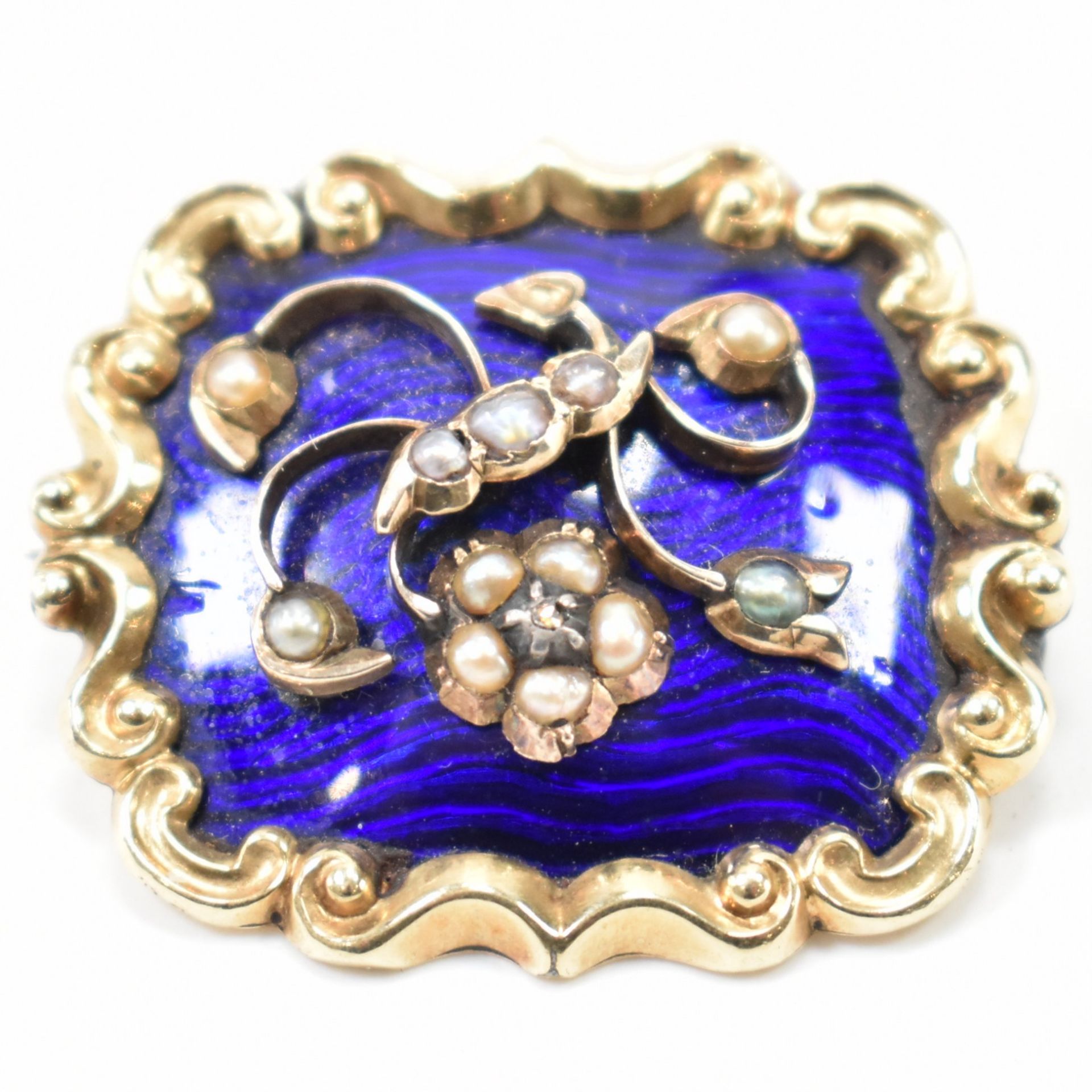 GEORGIAN ANTIUE GOLD SEEDPEARL & ENAMEL BROOCH