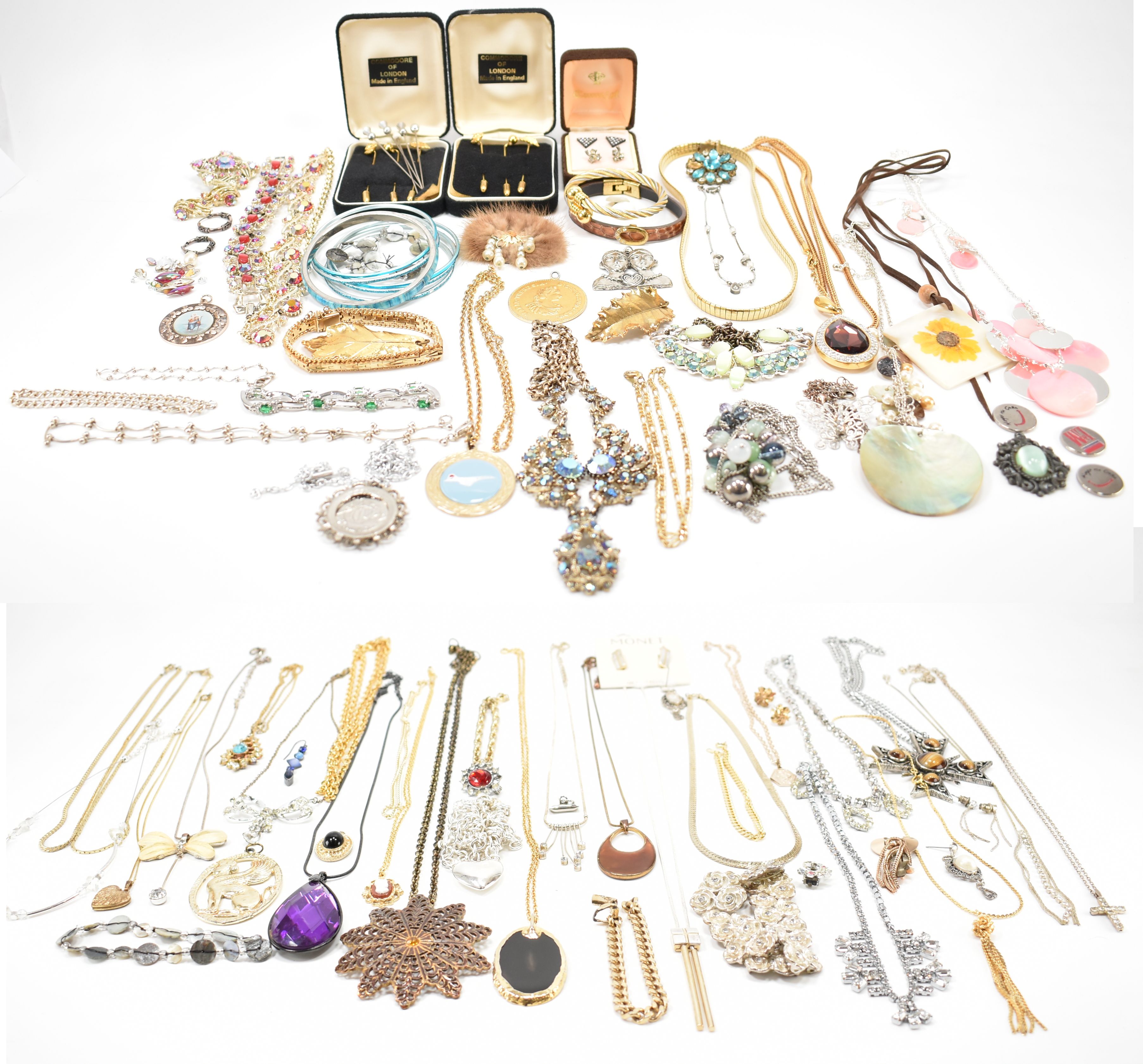 ASSORTMENT OF VINTAGE COSTUME JEWELLERY NECKLACES