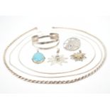 ASSORTMENT OF SILVER & WHITE METAL JEWELLERY