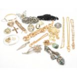 COLLECTION OF VINTAGE COSTUME JEWELLERY