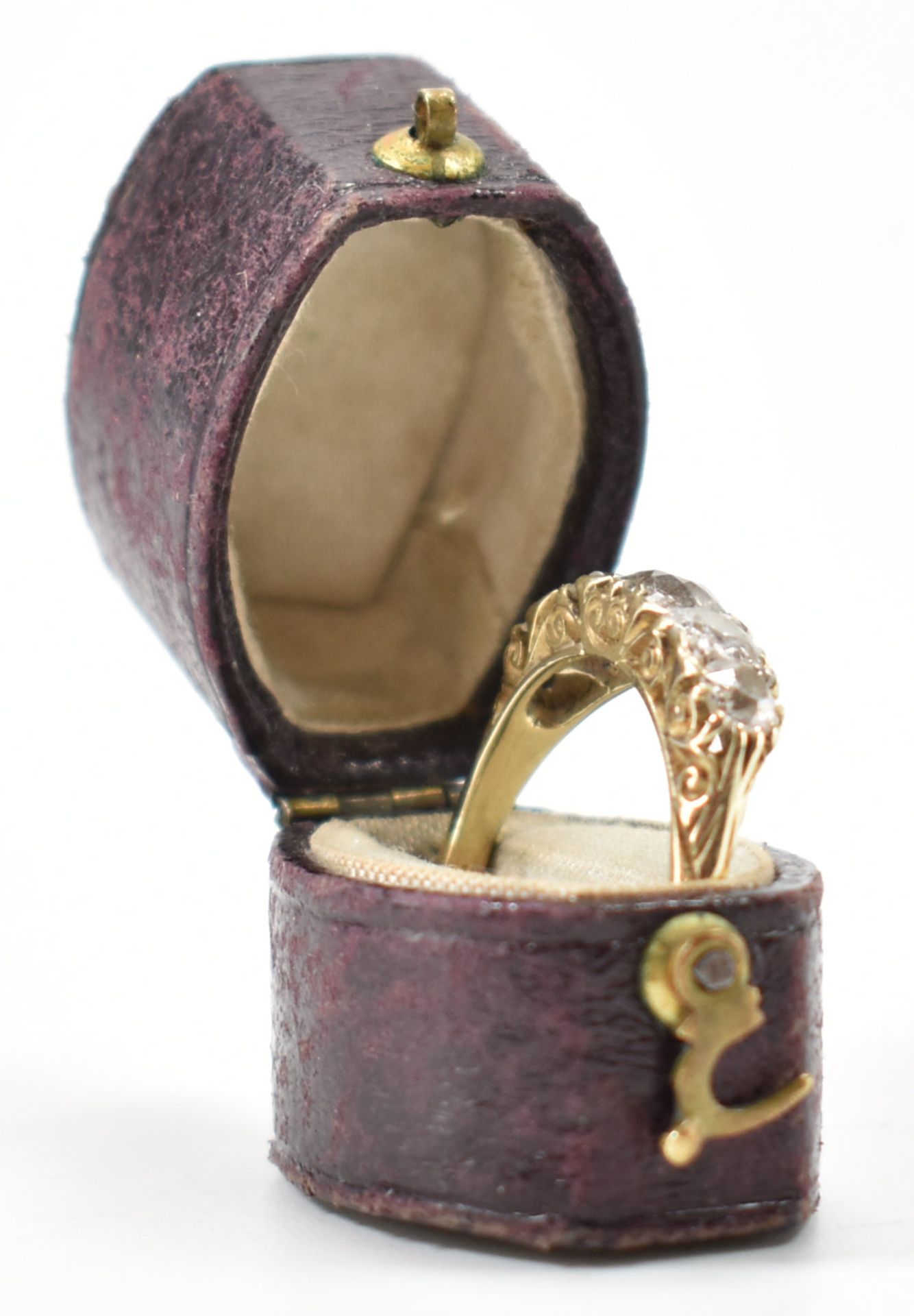 GOLD & DIAMOND FIVE STONE RING - Image 8 of 8