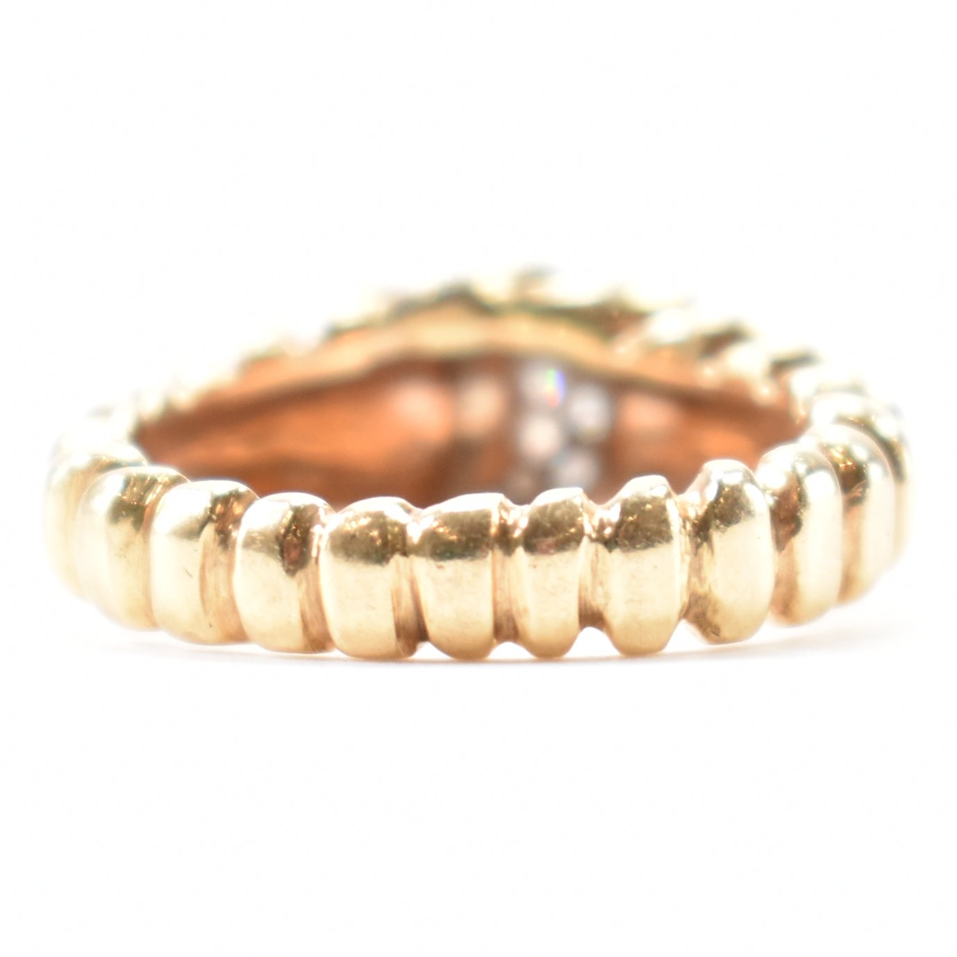VINTAGE GOLD & DIAMOND REEDED BAND RING - Image 4 of 7