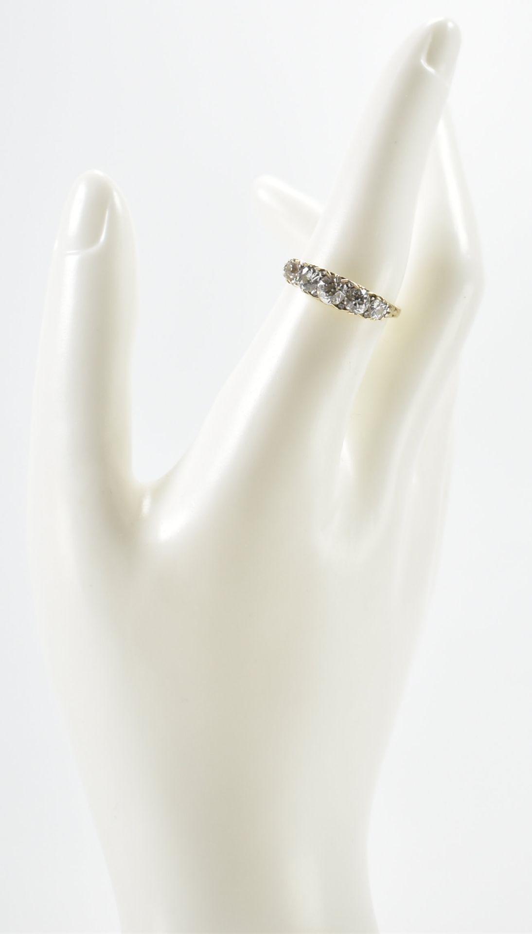 GOLD & DIAMOND FIVE STONE RING - Image 7 of 8