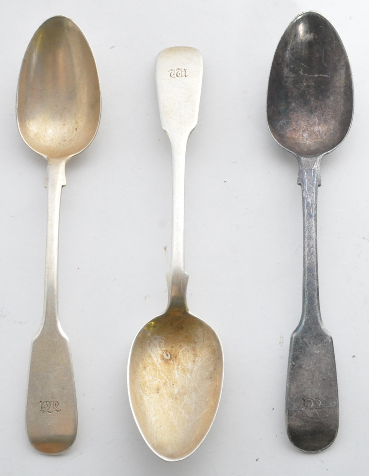 THREE VICTORIAN FIDDLE PATTERN TEASPOONS - Image 3 of 8