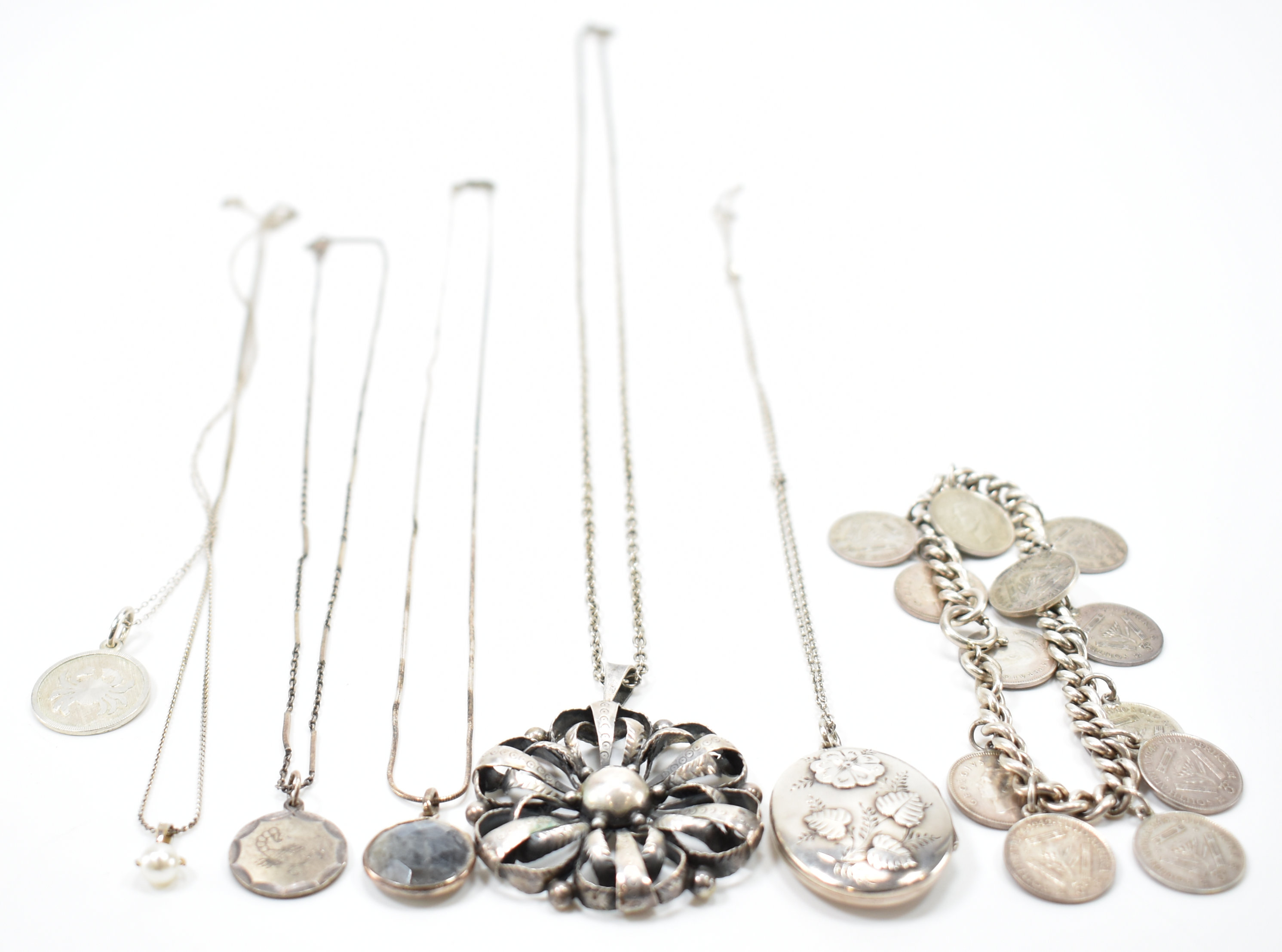 ASSORTMENT OF SILVER & WHITE METAL JEWELLERY - Image 6 of 6
