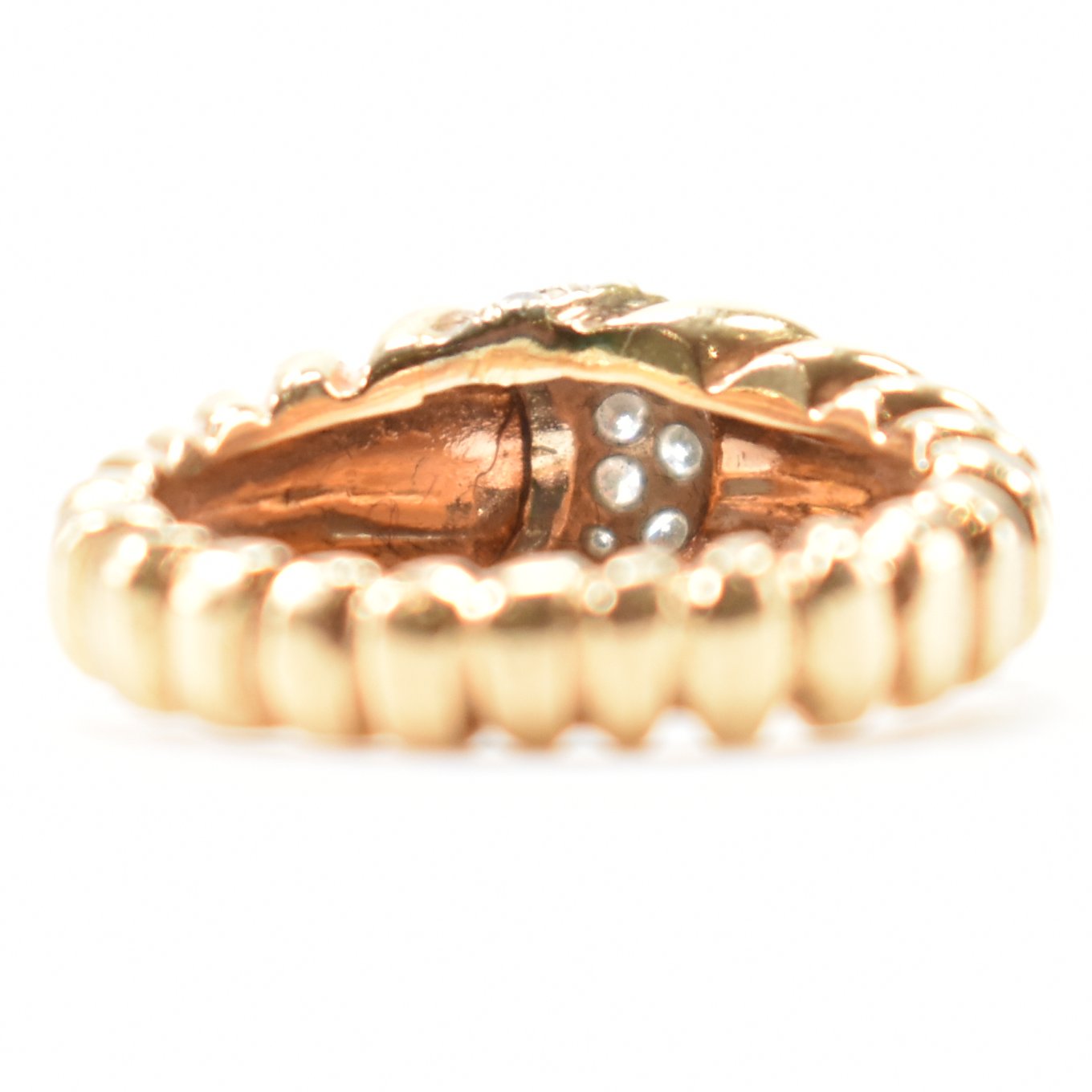 VINTAGE GOLD & DIAMOND REEDED BAND RING - Image 3 of 7