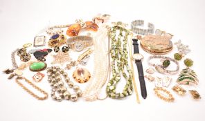 COLLECTION OF VINTAGE COSTUME JEWELLERY