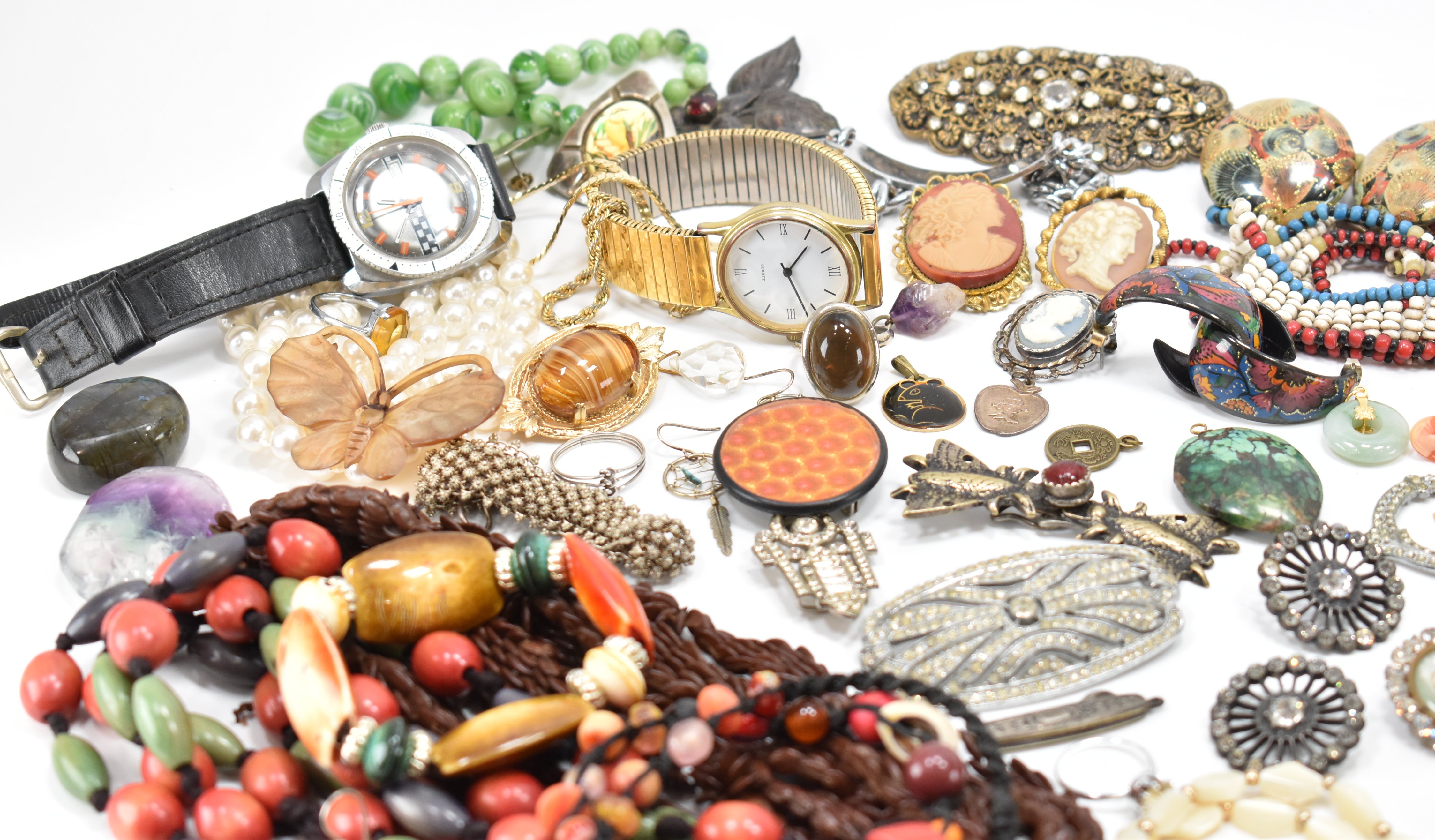 ASSORTMENT OF VINTAGE COSTUME JEWELLERY & WATCHES - Image 2 of 7