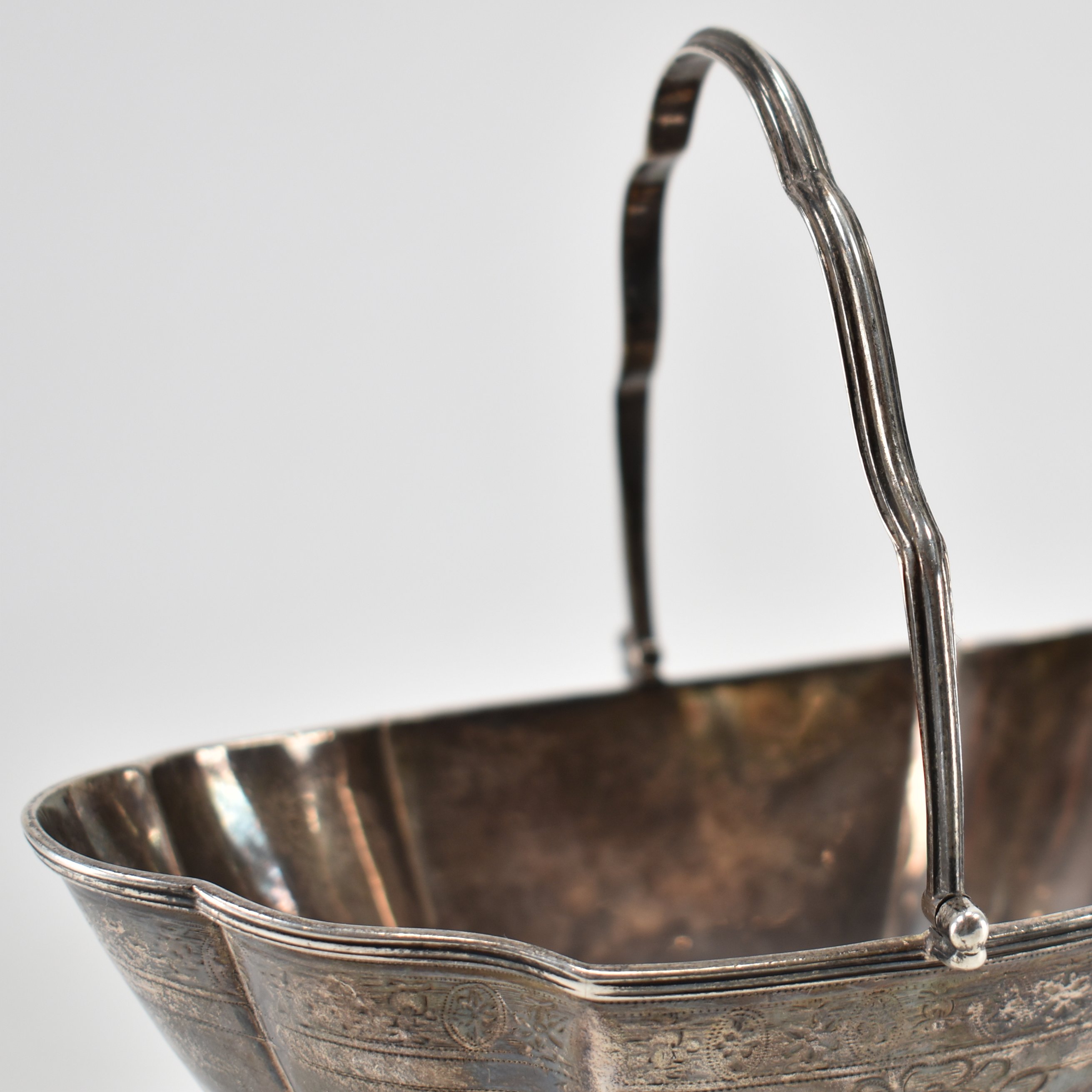 19TH CENTURY GEORGIAN SILVER HALLMARKED BASKET - Image 5 of 7