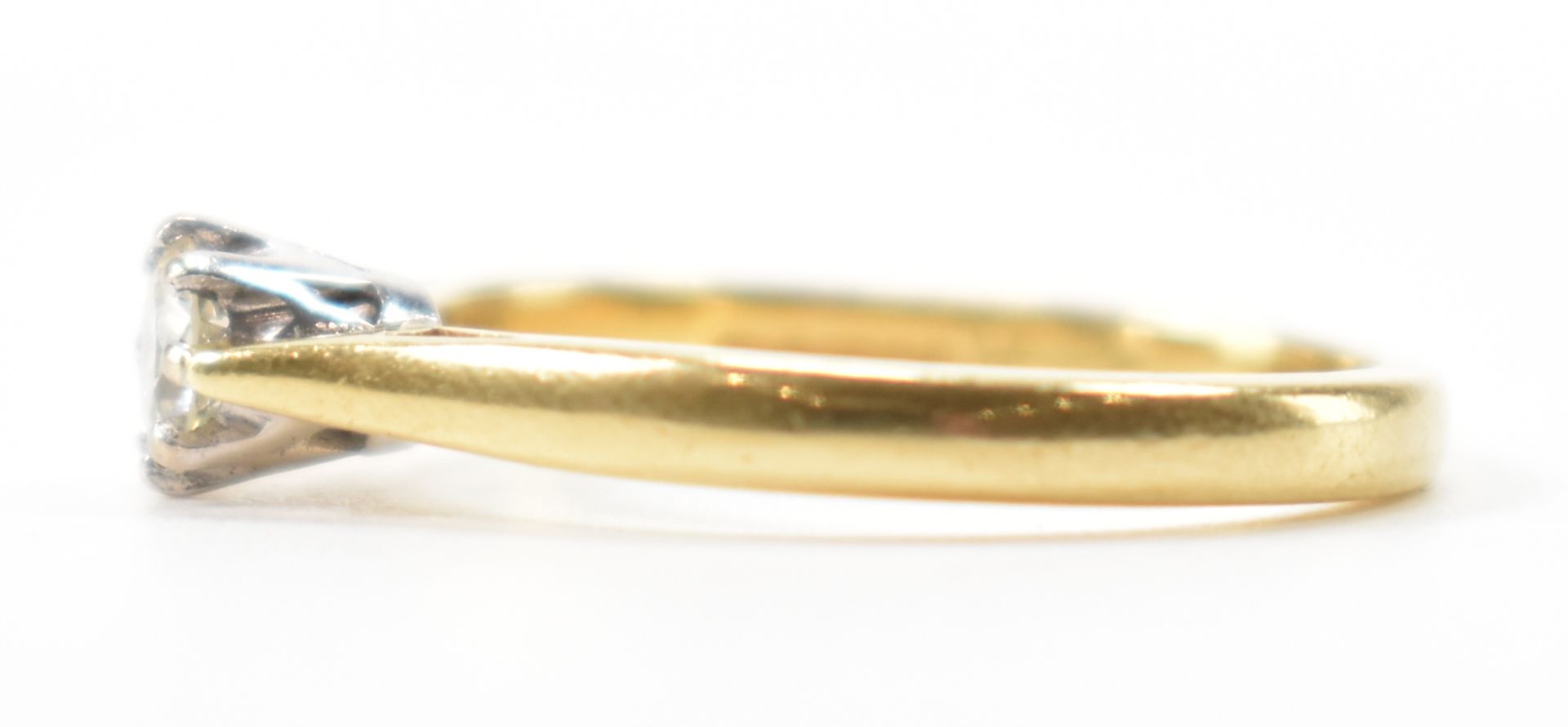 HALLMARKED 18CT GOLD & DIAMOND RING - Image 2 of 9