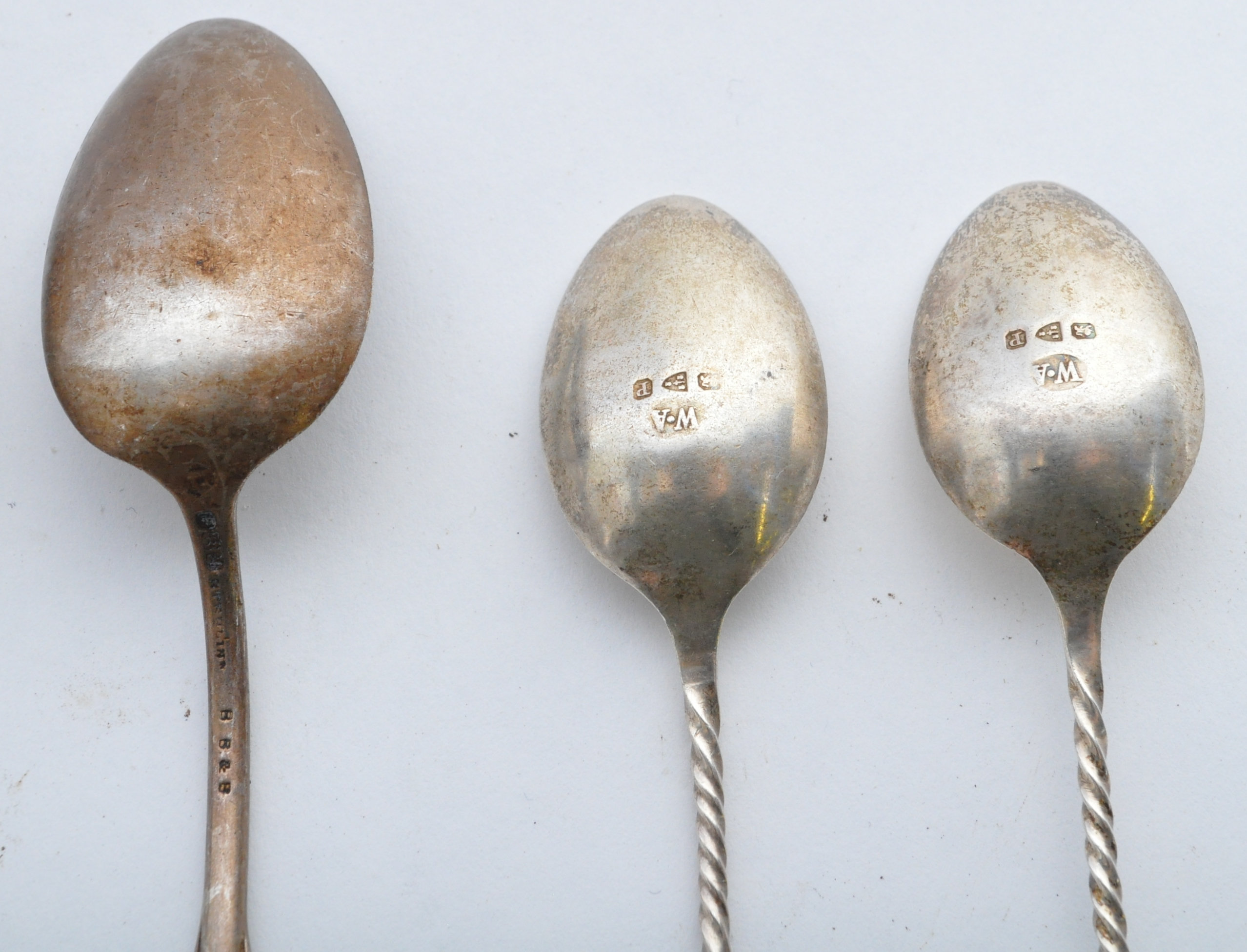 COLLECTION OF SILVER HALLMARKED FLATWARES - SPOONS TONGS - Image 7 of 7