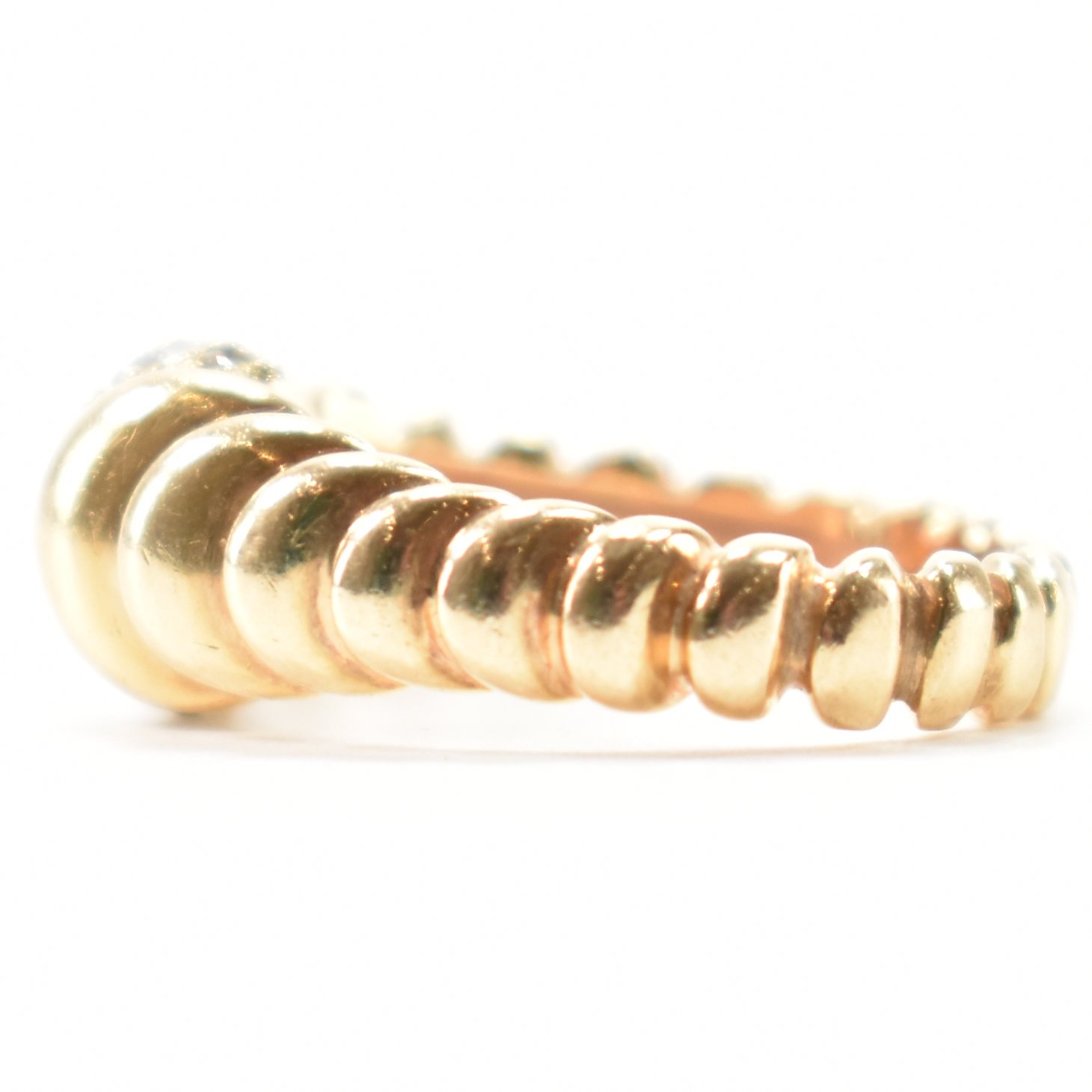VINTAGE GOLD & DIAMOND REEDED BAND RING - Image 2 of 7