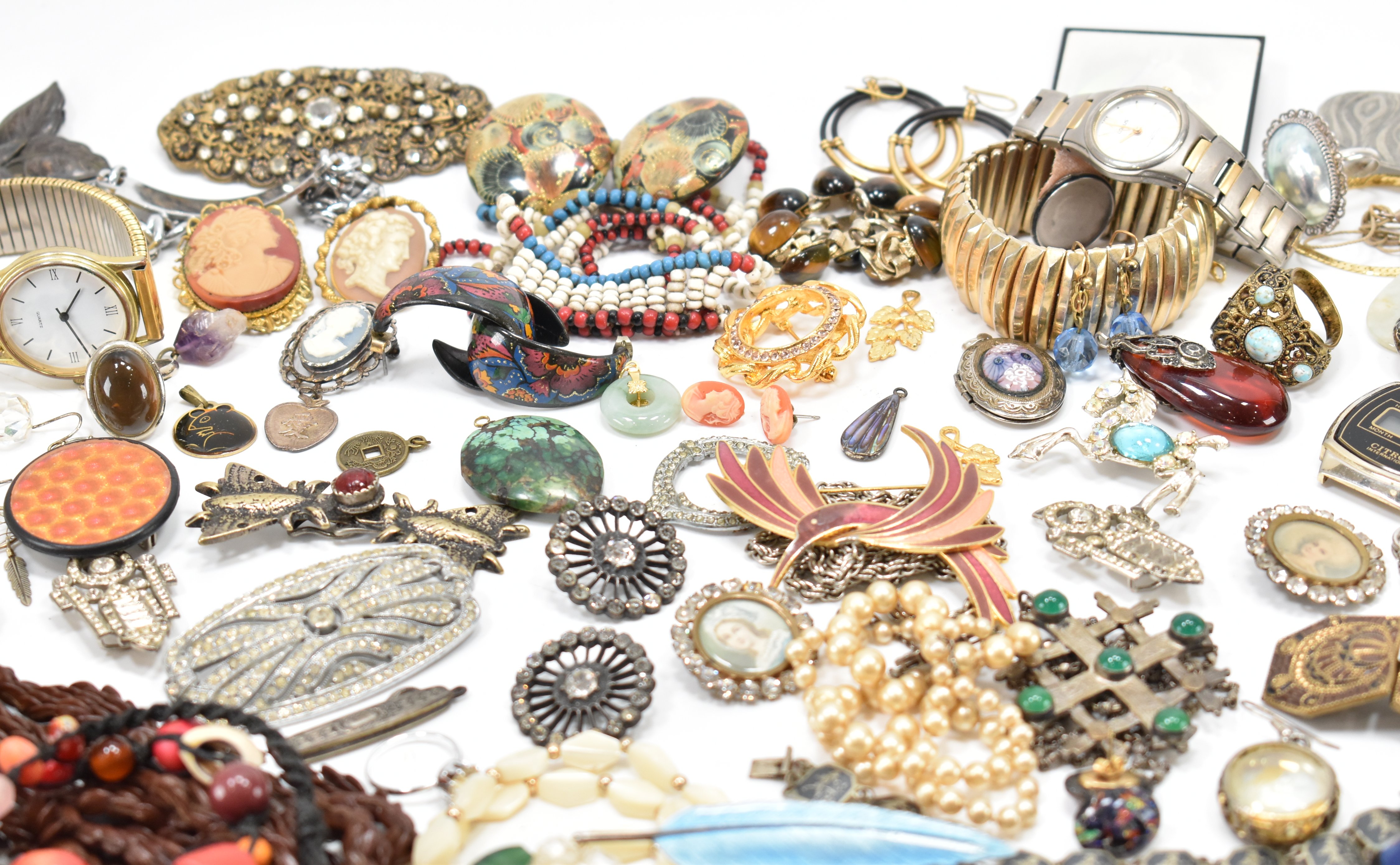 ASSORTMENT OF VINTAGE COSTUME JEWELLERY & WATCHES - Image 3 of 7