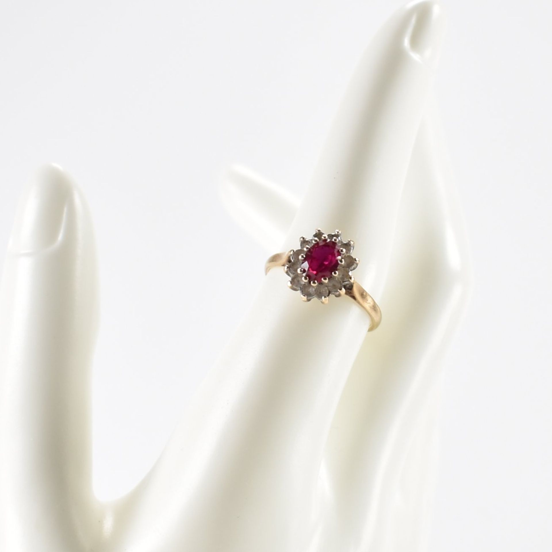 HALLMARKED 9CT GOLD PINK & WHITE STONE CLUSTER RING - Image 8 of 8