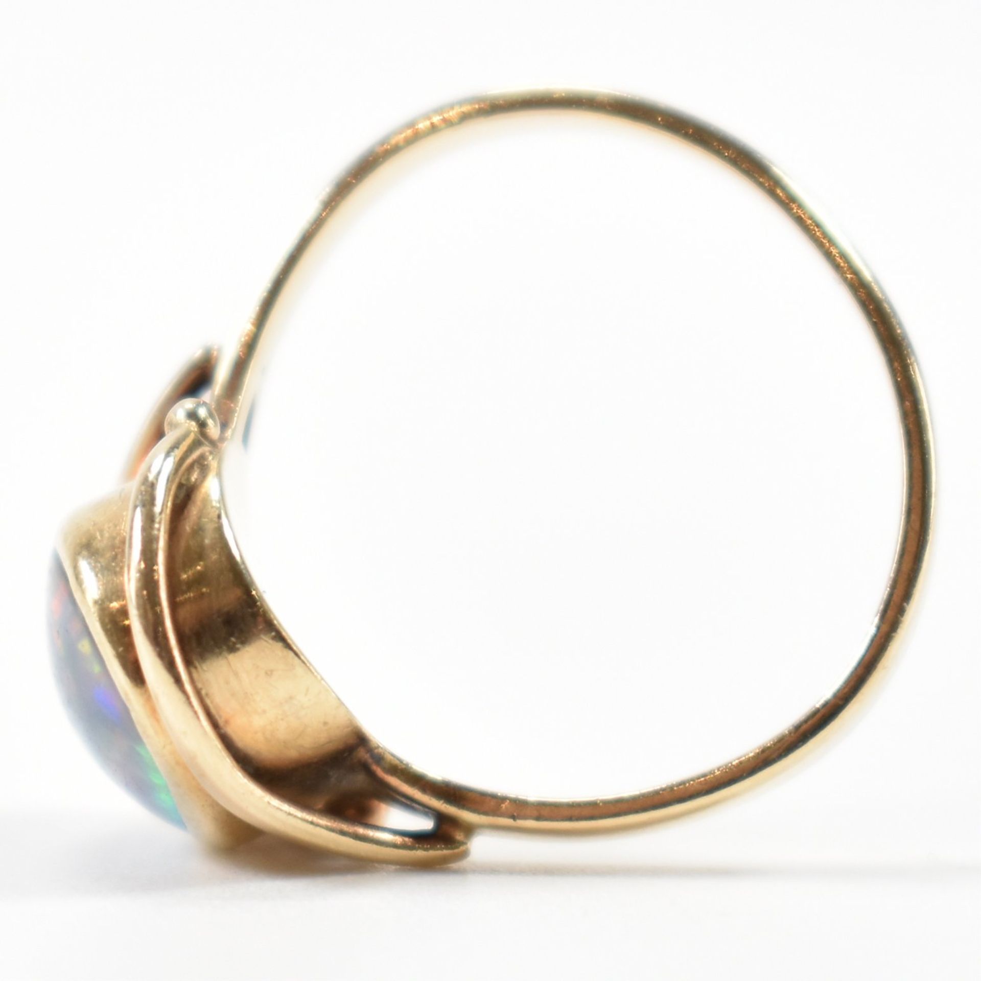 GOLD & SIMULATED OPAL CABOCHON CROSSOVER RING - Image 6 of 7
