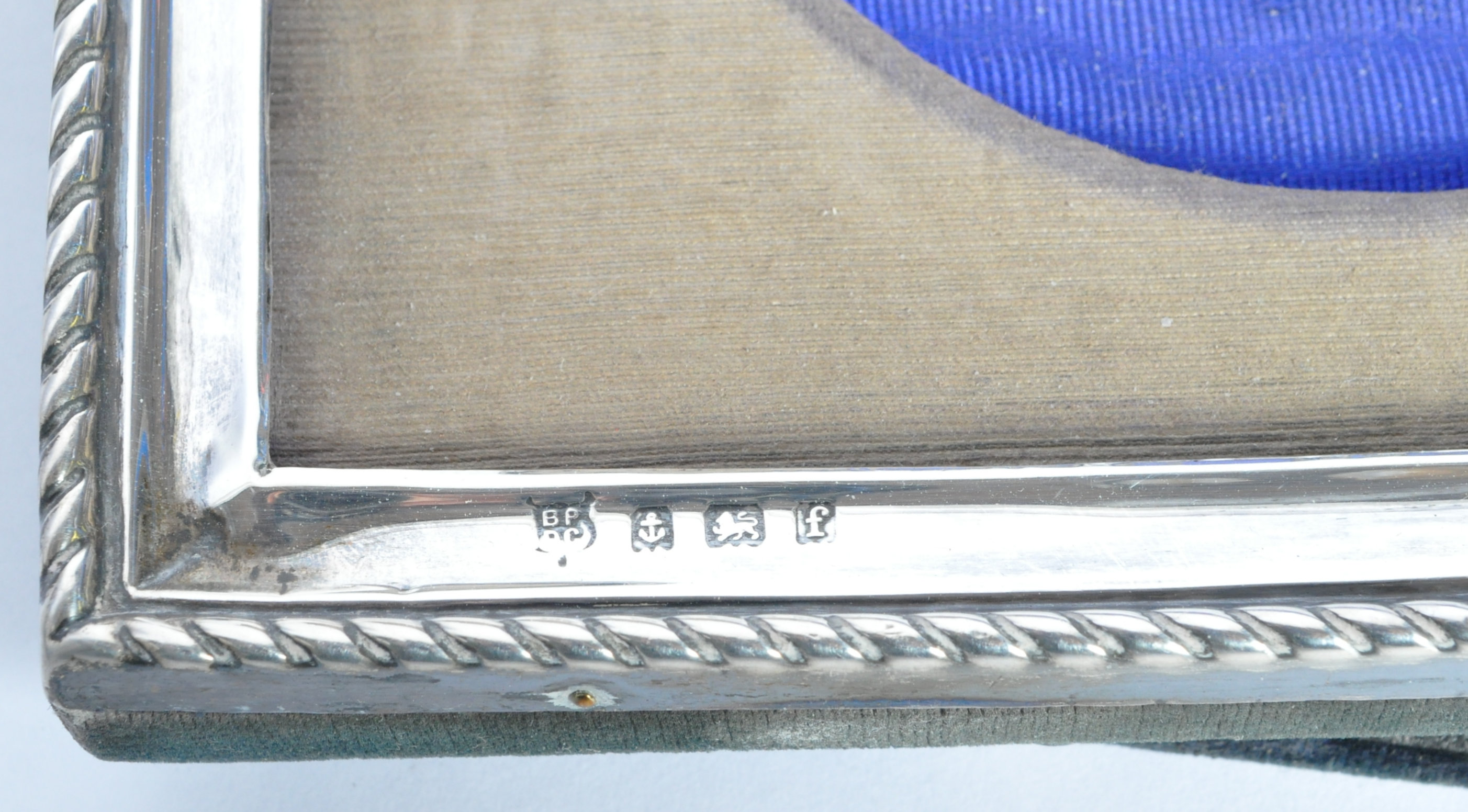 SILVER HALLMARKED PICTURE PHOTOGRAPH FRAMES X 2 - Image 6 of 7