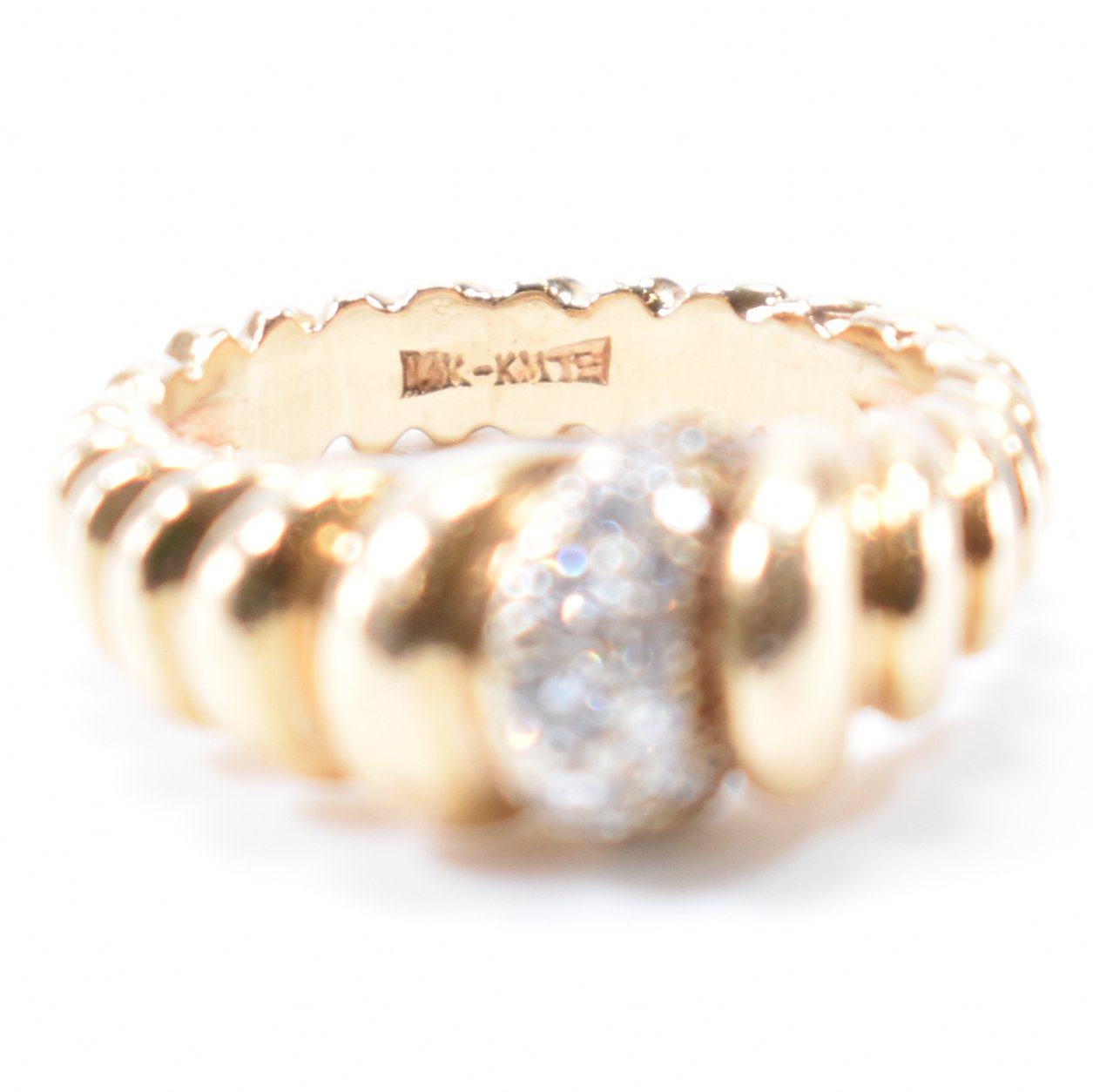 VINTAGE GOLD & DIAMOND REEDED BAND RING - Image 6 of 7