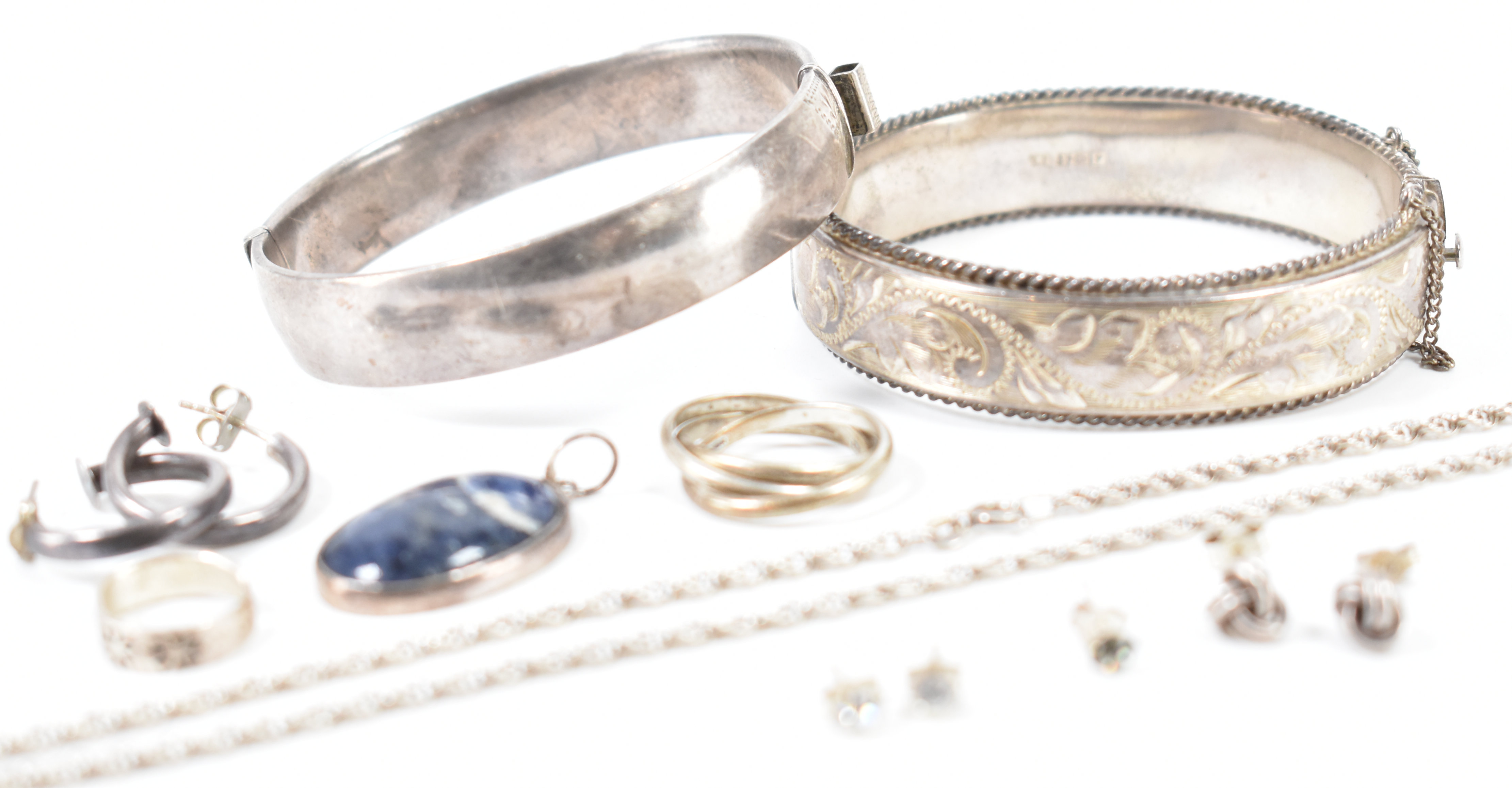 COLLECTION OF VINTAGE SILVER & WHITE METAL JEWELLERY