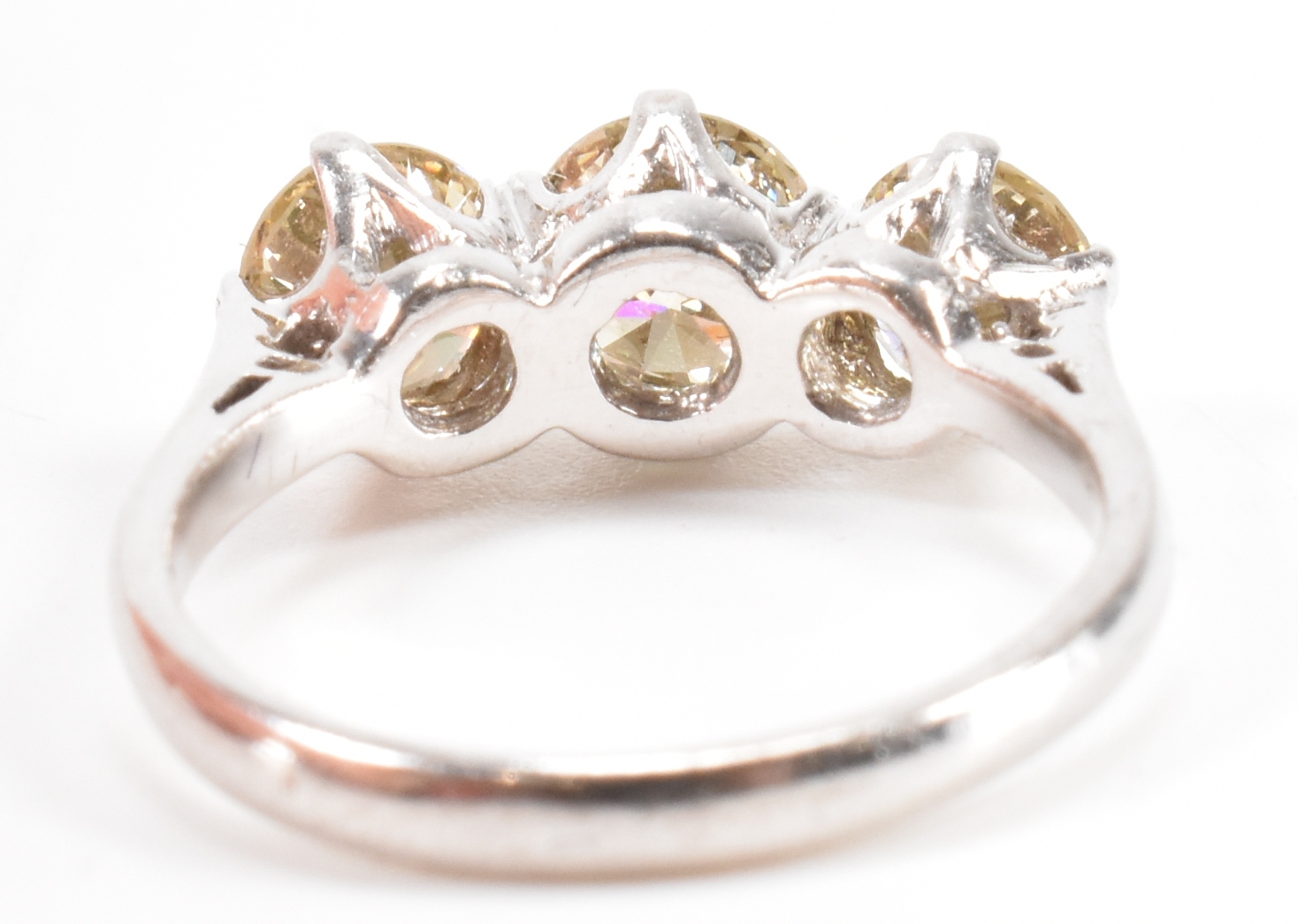 WHITE GOLD & DIAMOND THREE STONE RING - Image 3 of 8