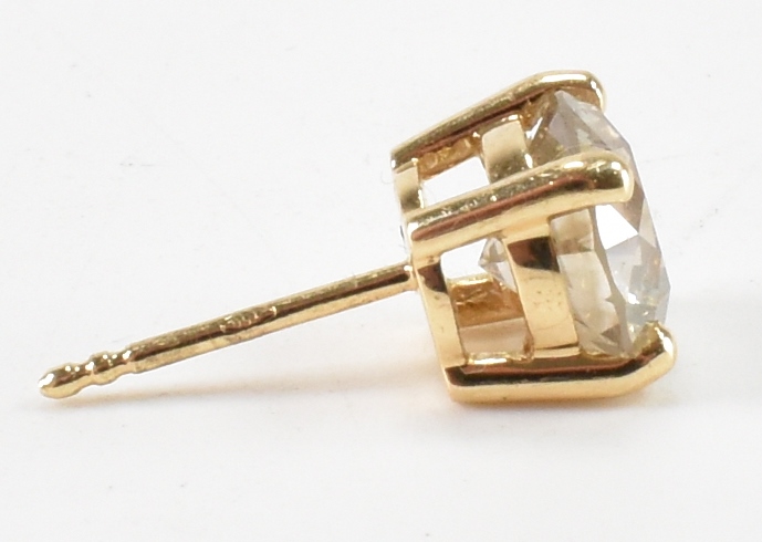 PAIR OF 18CT GOLD DIAMOND STUD EARRINGS - Image 7 of 7