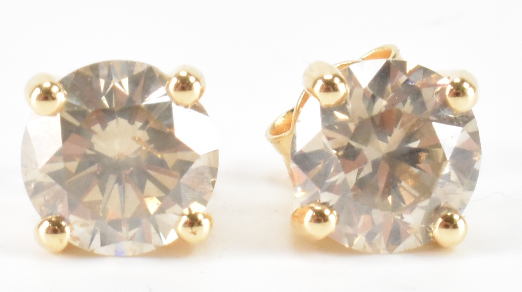 PAIR OF 18CT GOLD DIAMOND STUD EARRINGS - Image 3 of 7