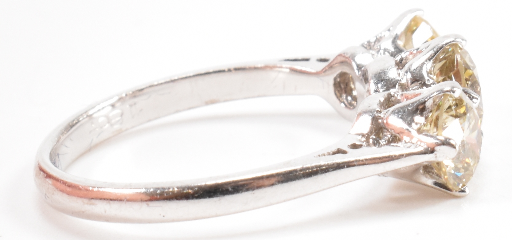 WHITE GOLD & DIAMOND THREE STONE RING - Image 4 of 8