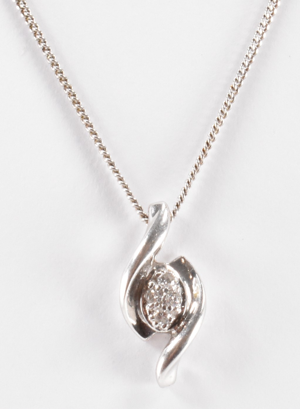 HALLMARKED 9CT GOLD & DIAMOND PENDANT NECKLACE - Image 3 of 5