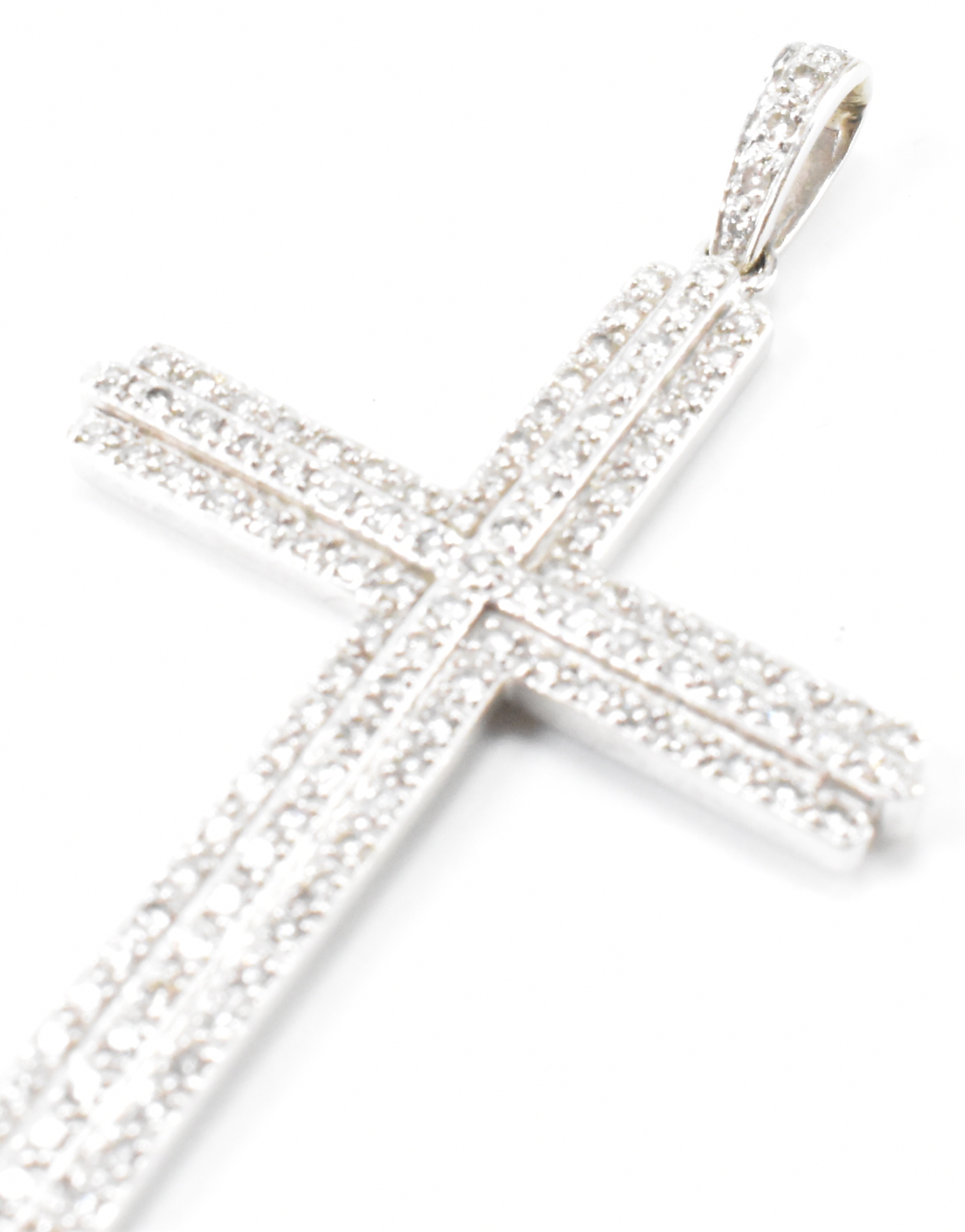 HALLMARKED 9CT WHITE GOLD & DIAMOND CRUCIFIX - Image 4 of 6