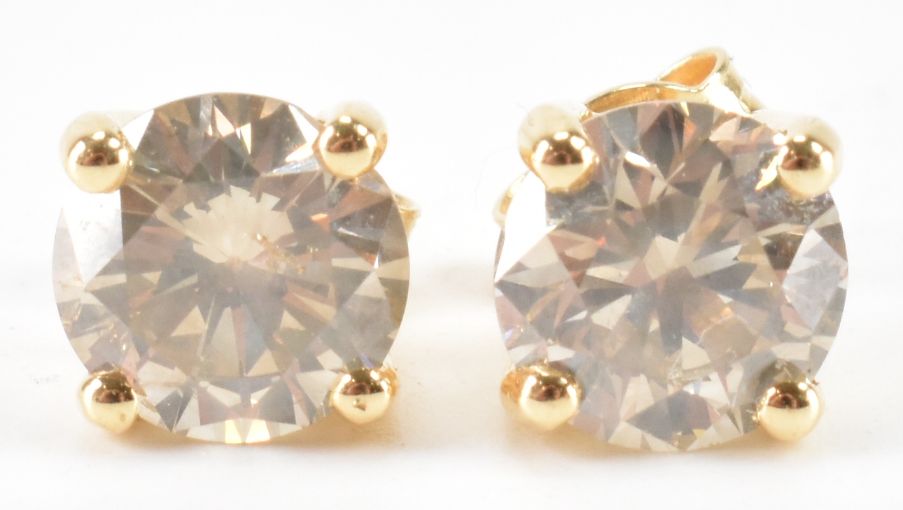 PAIR OF 18CT GOLD DIAMOND STUD EARRINGS - Image 2 of 7