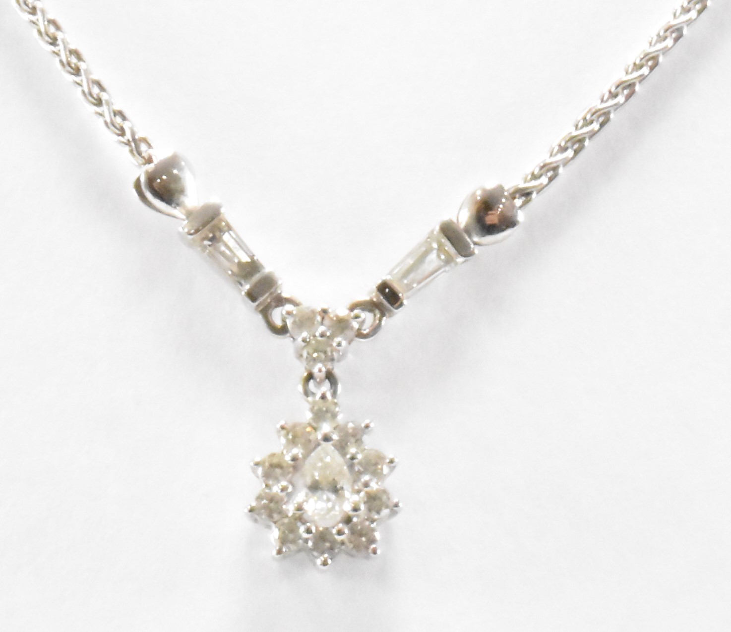 HALLMARKED 18CT GOLD & DIAMOND PENDANT NECKLACE - Image 3 of 6