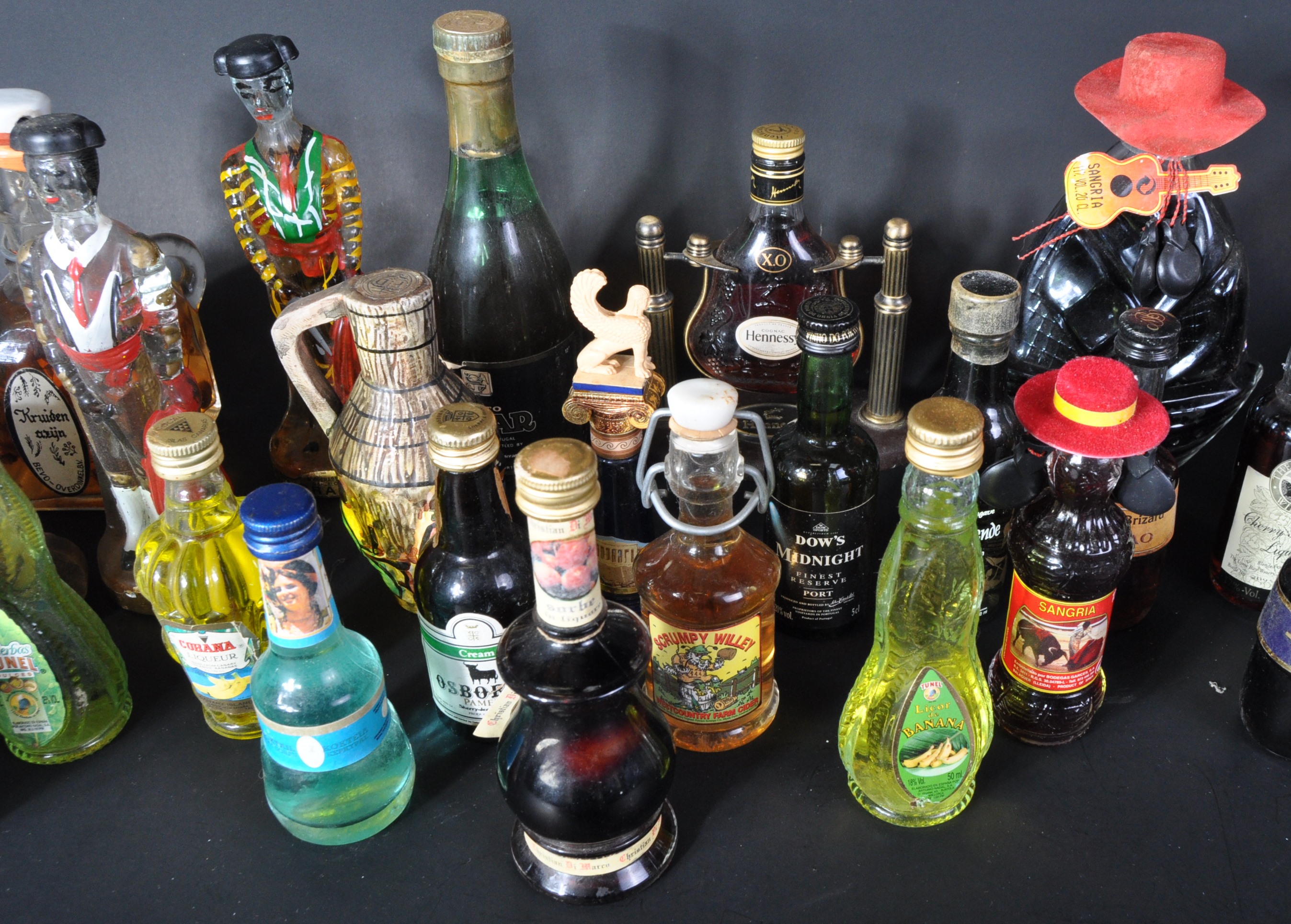 LARGE COLLECTION OF ASSORTED ALCOHOL MINIATURES - Image 4 of 8