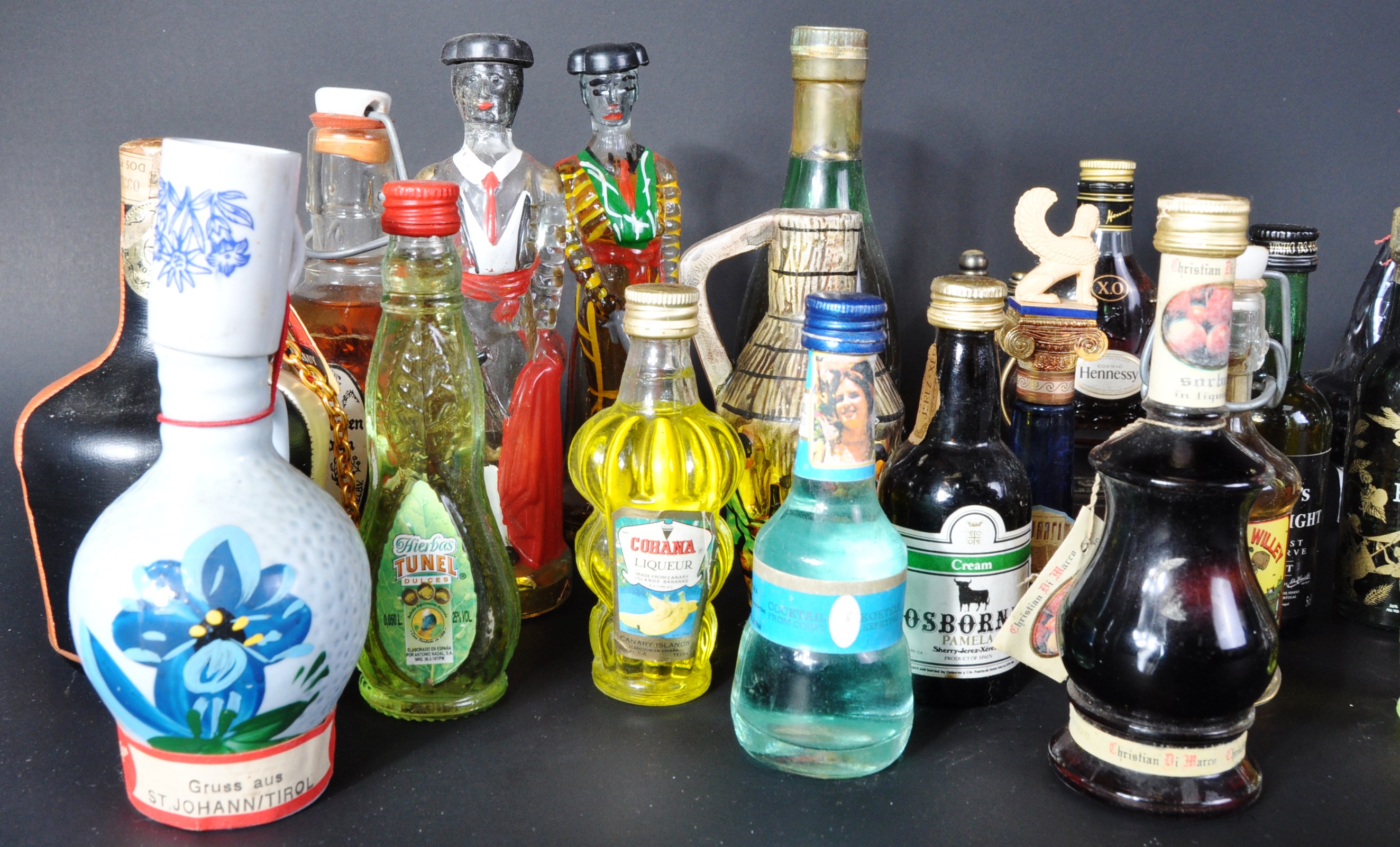 LARGE COLLECTION OF ASSORTED ALCOHOL MINIATURES - Image 3 of 8