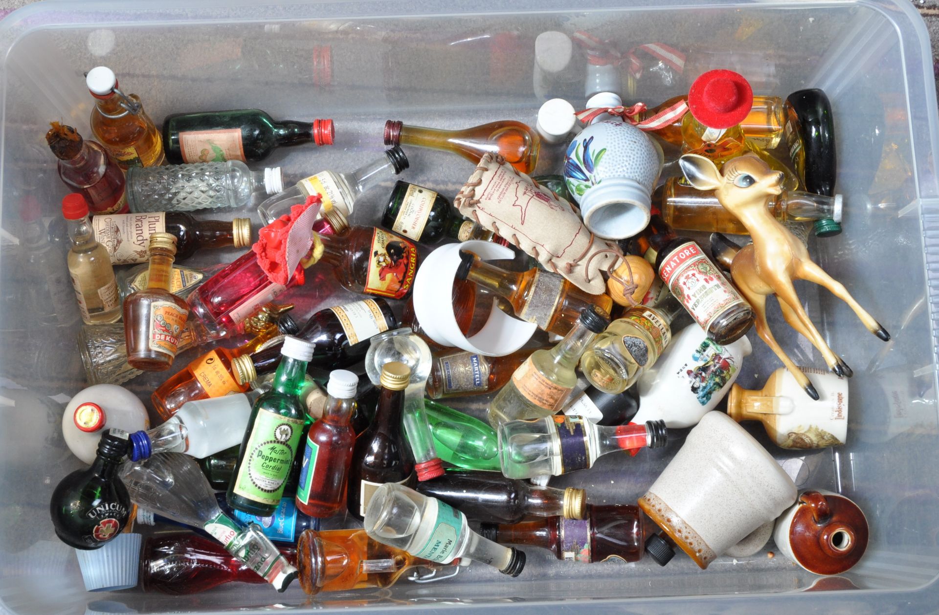 LARGE COLLECTION OF ASSORTED ALCOHOL MINIATURES - Image 7 of 8