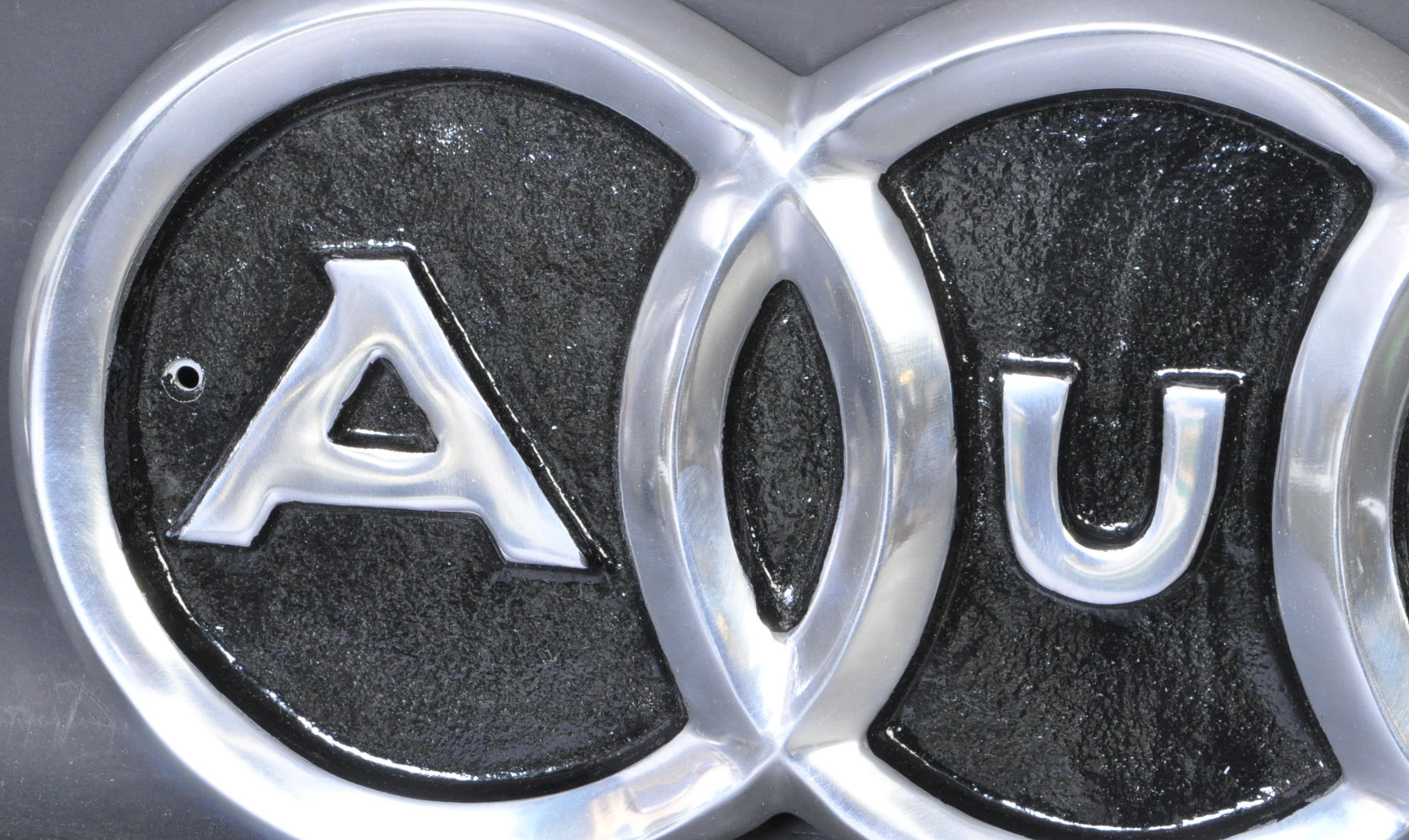 VINTAGE STYLE AUDI FOUR RING CAST ALUMINIUM SIGN - Image 2 of 4