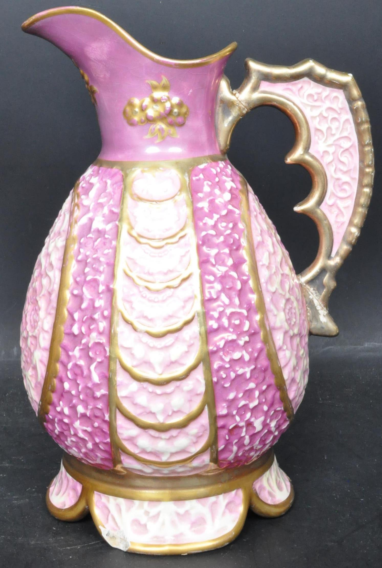 AN EARLY 20TH CENTURY 1900S PROCELAINE HUNGARIAN VASE