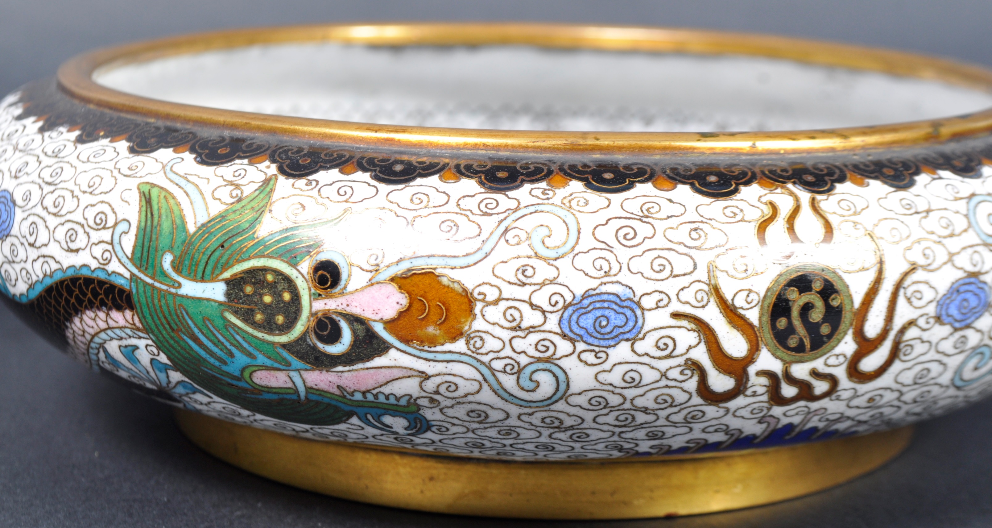 EARLY 20TH CENTURY CHINESE QING DYNASTY CLOISONNÉ BRONZE BOWL - Image 5 of 9