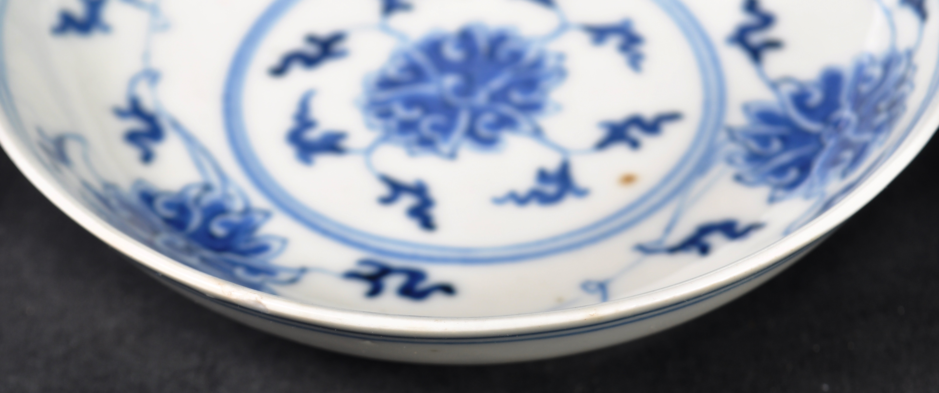 19TH CENTURY CHINESE BLUE & WHITE PORCELAIN PLATE - Image 4 of 6