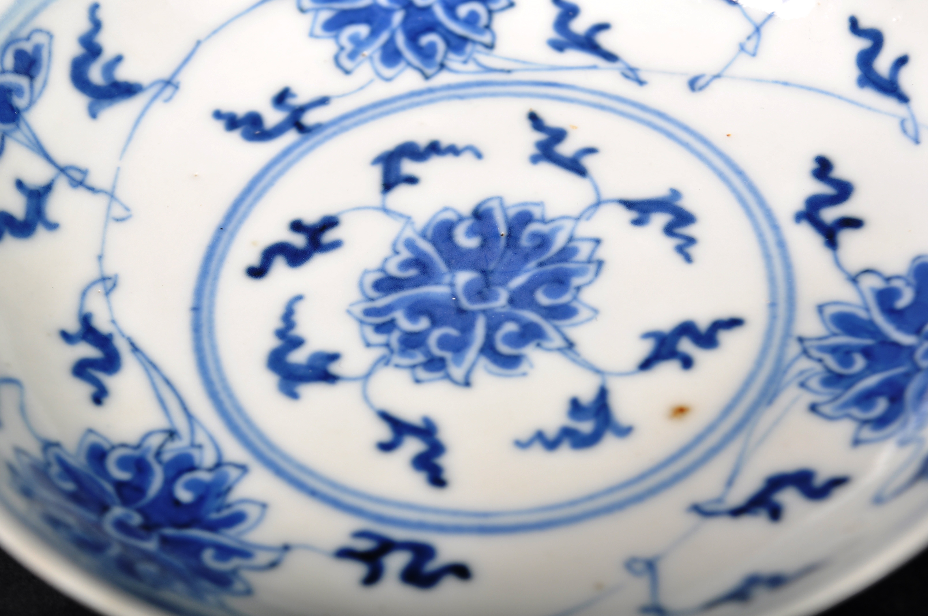 19TH CENTURY CHINESE BLUE & WHITE PORCELAIN PLATE - Image 5 of 6