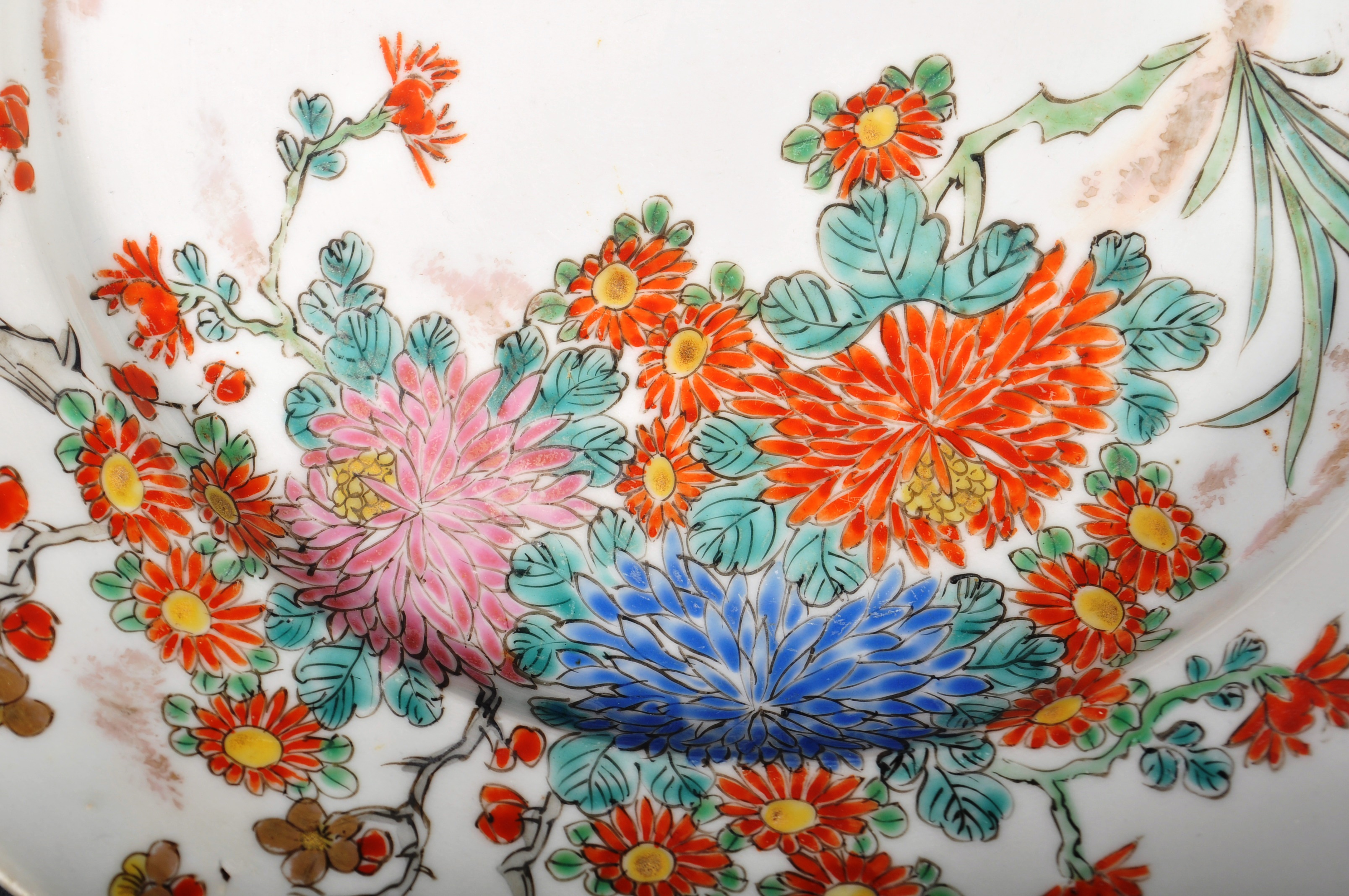 TWO 18TH CENTURY CHINESE QIANLONG PORCELAIN PLATES - Image 6 of 11