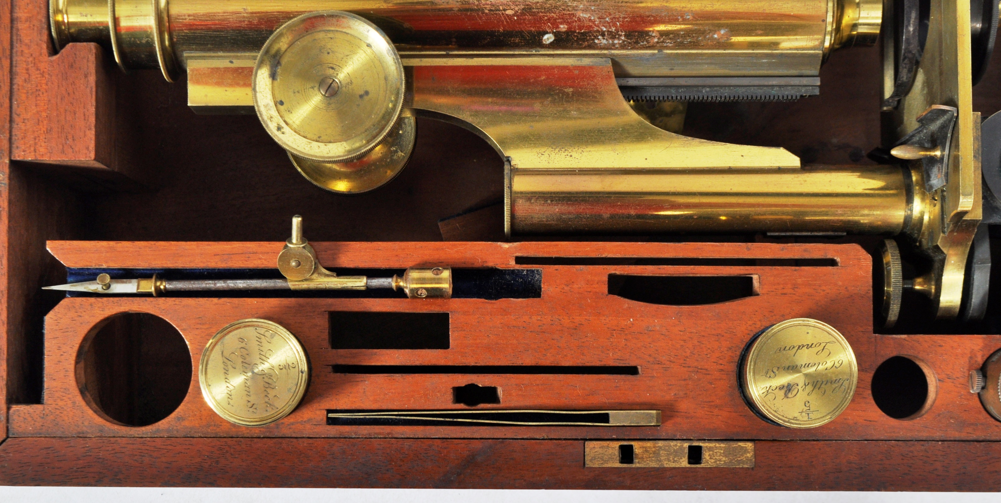 19TH CENTURY VICTORIAN BRASS CASED MICROSCOPE - Image 4 of 6