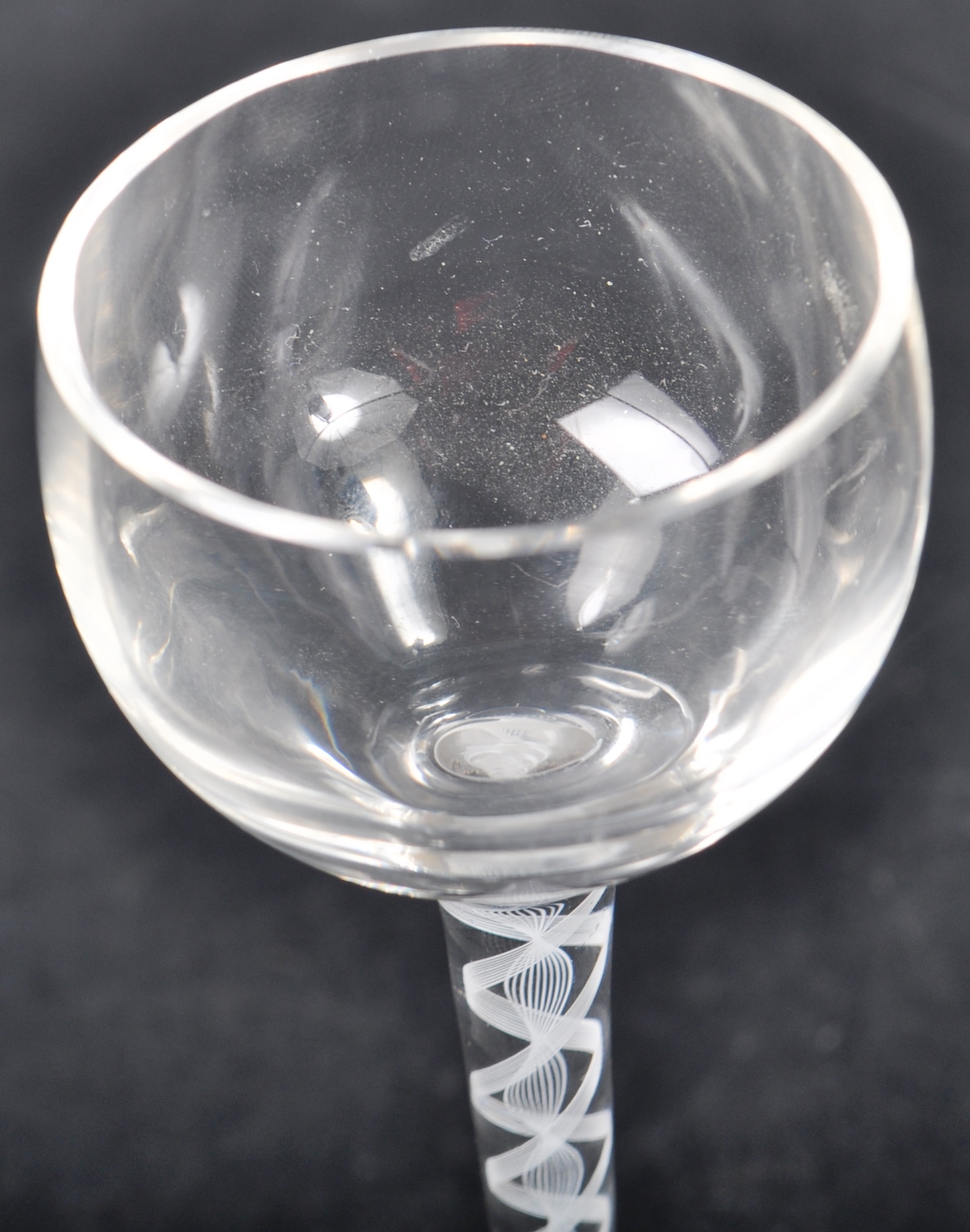 18TH CENTURY DOUBLE AIR TWIST STEM WINE DRINKING GLASS - Image 5 of 6