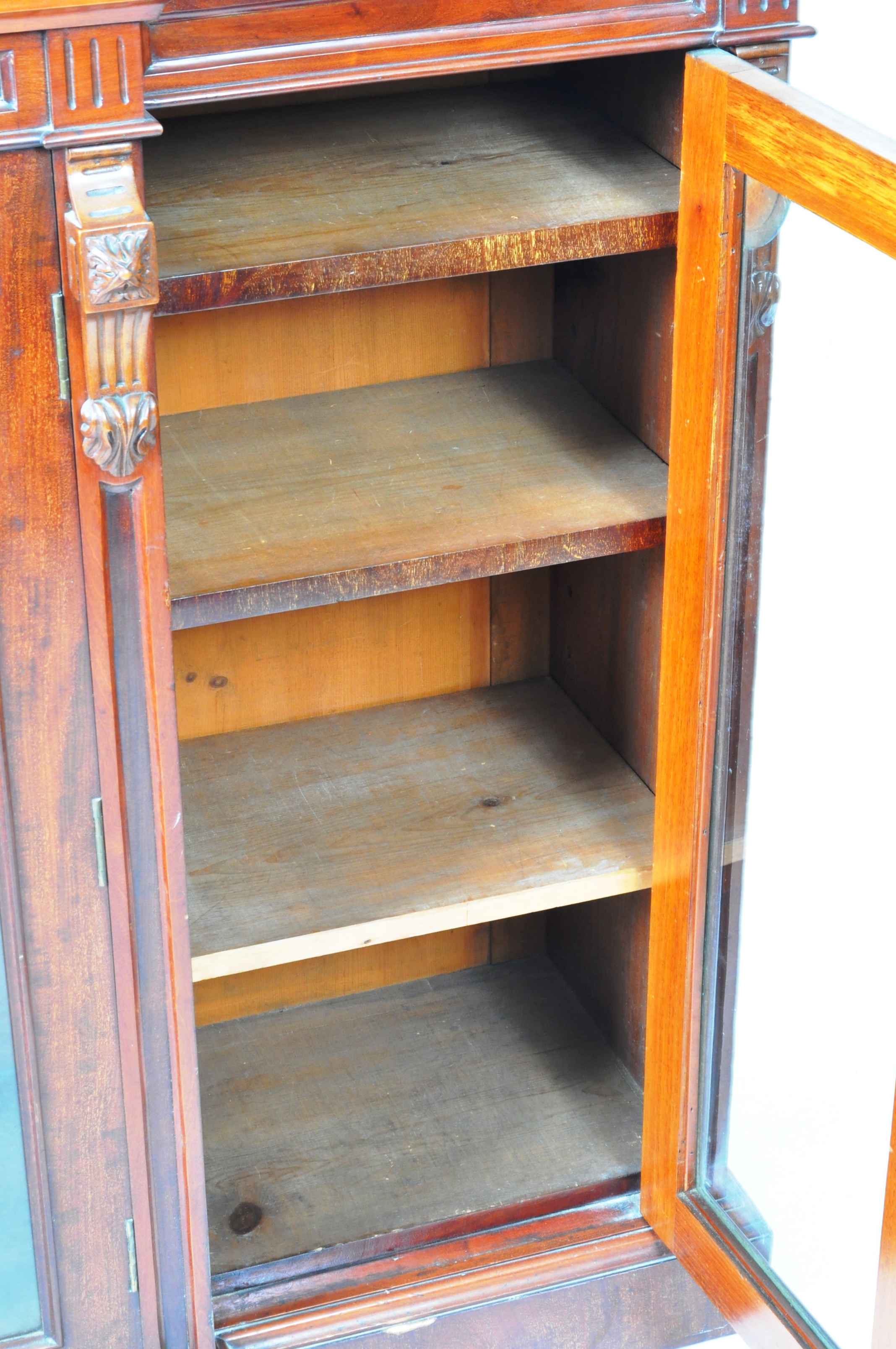 VICTORIAN MAHOGANY BREAKFRONT BOOKCASE DISPLAY CABINET - Image 6 of 7