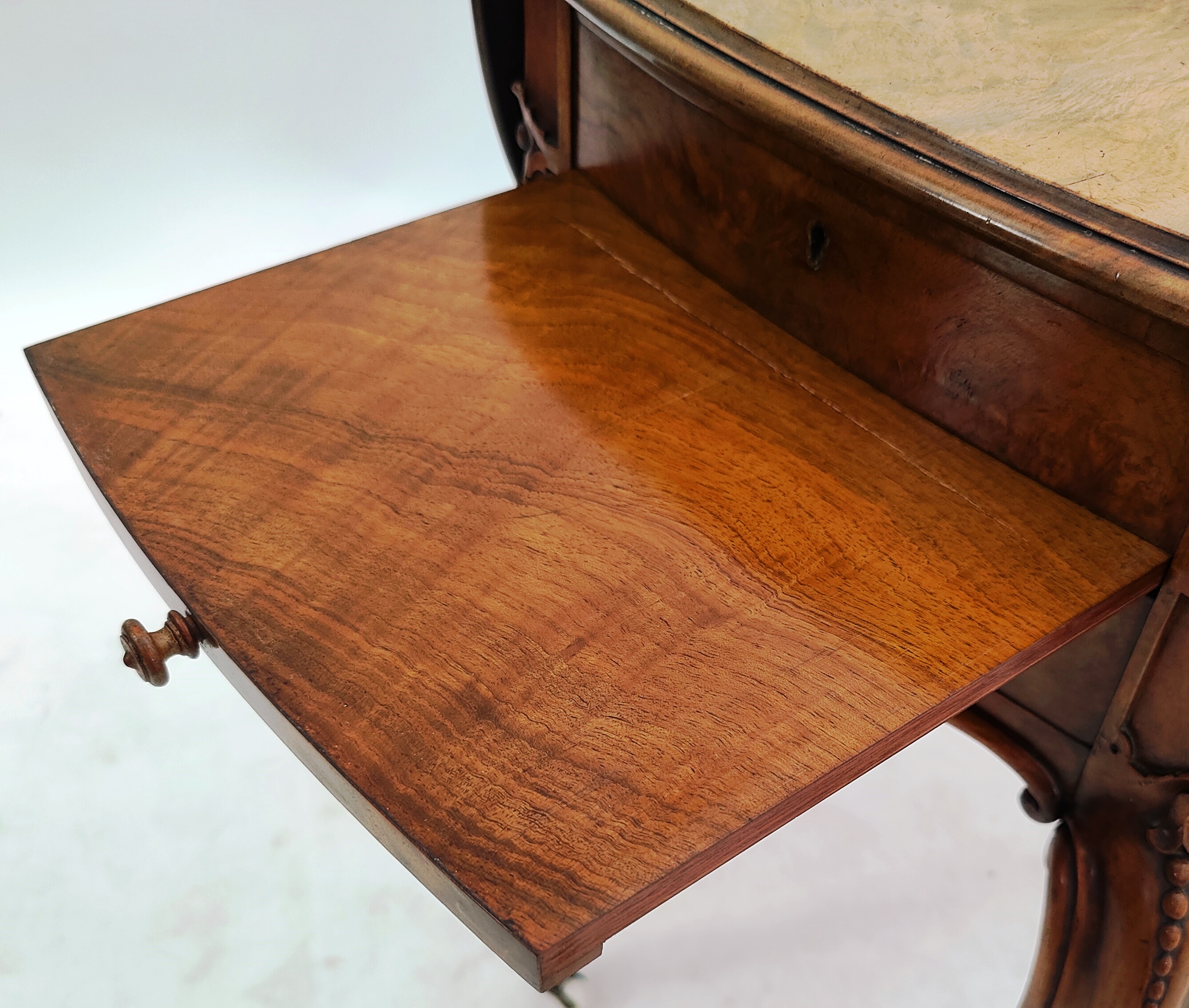 19TH CENTURY VICTORIAN WALNUT WORK TABLE - Image 3 of 7