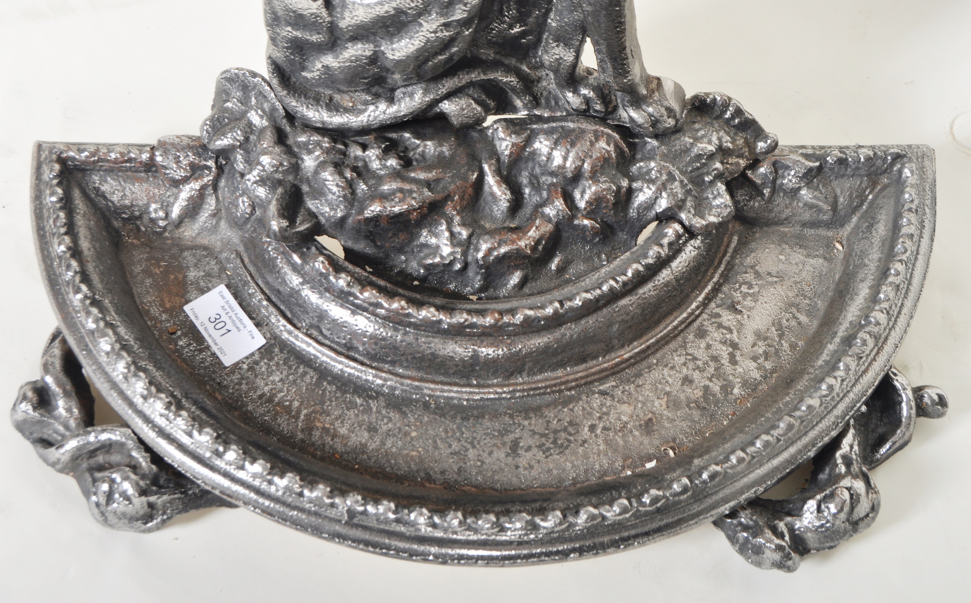 19TH CENTURY COALBROOKDALE MANNER CAST IRON DOG STICKSTAND - Image 8 of 8